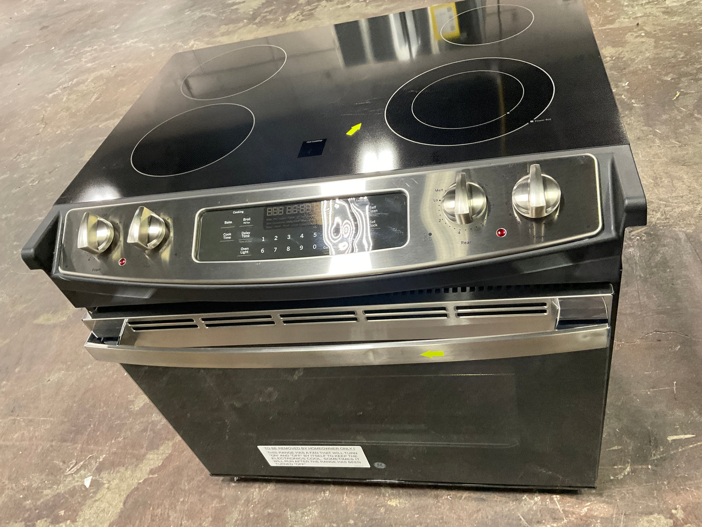 Front view, oven-door closed