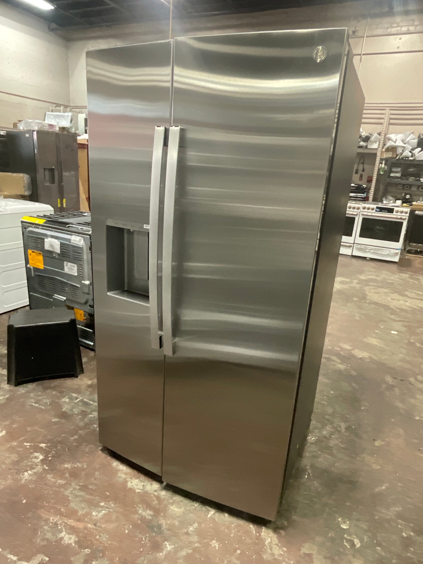Front view, door closed