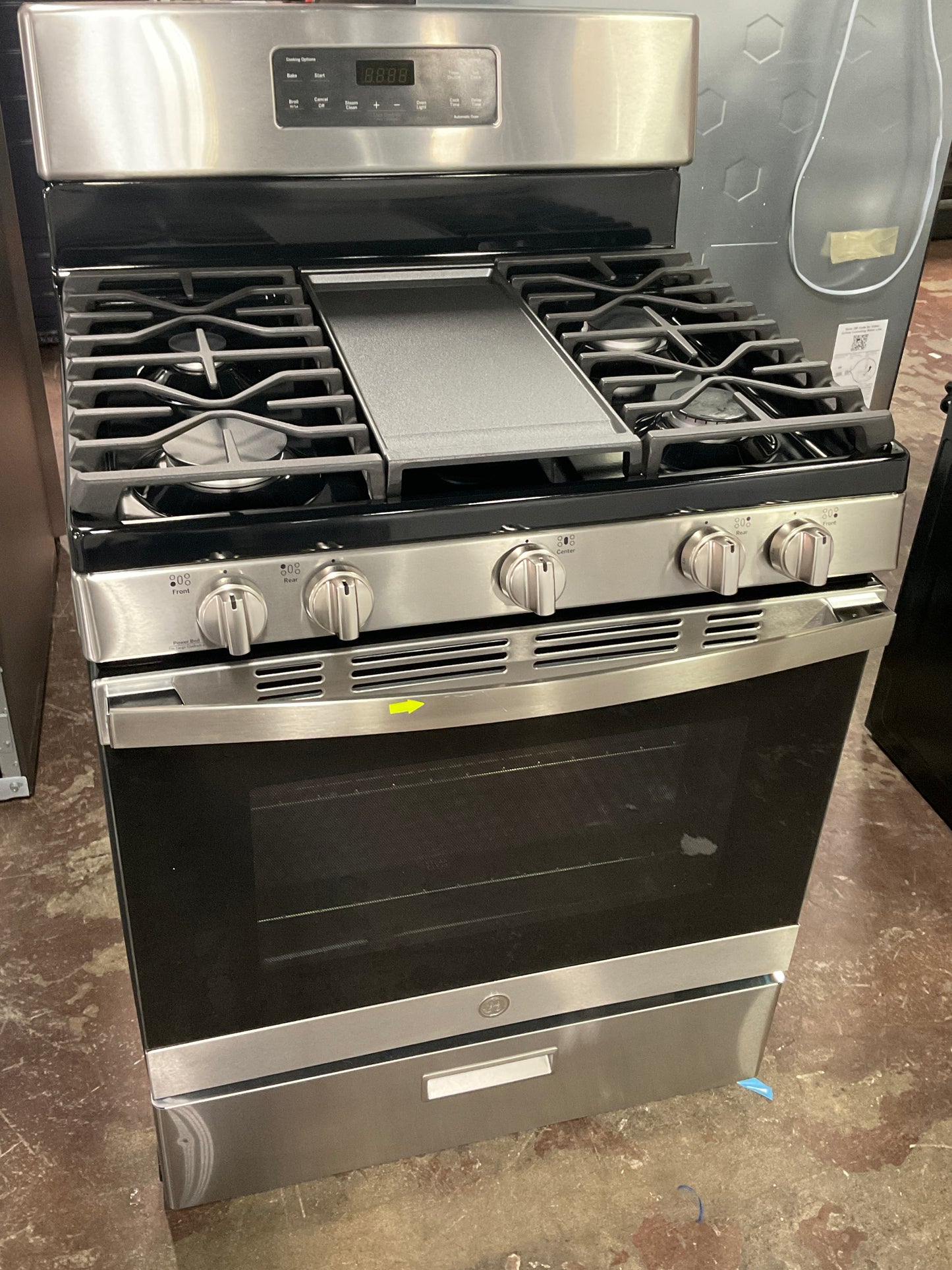 Front view, oven-door closed