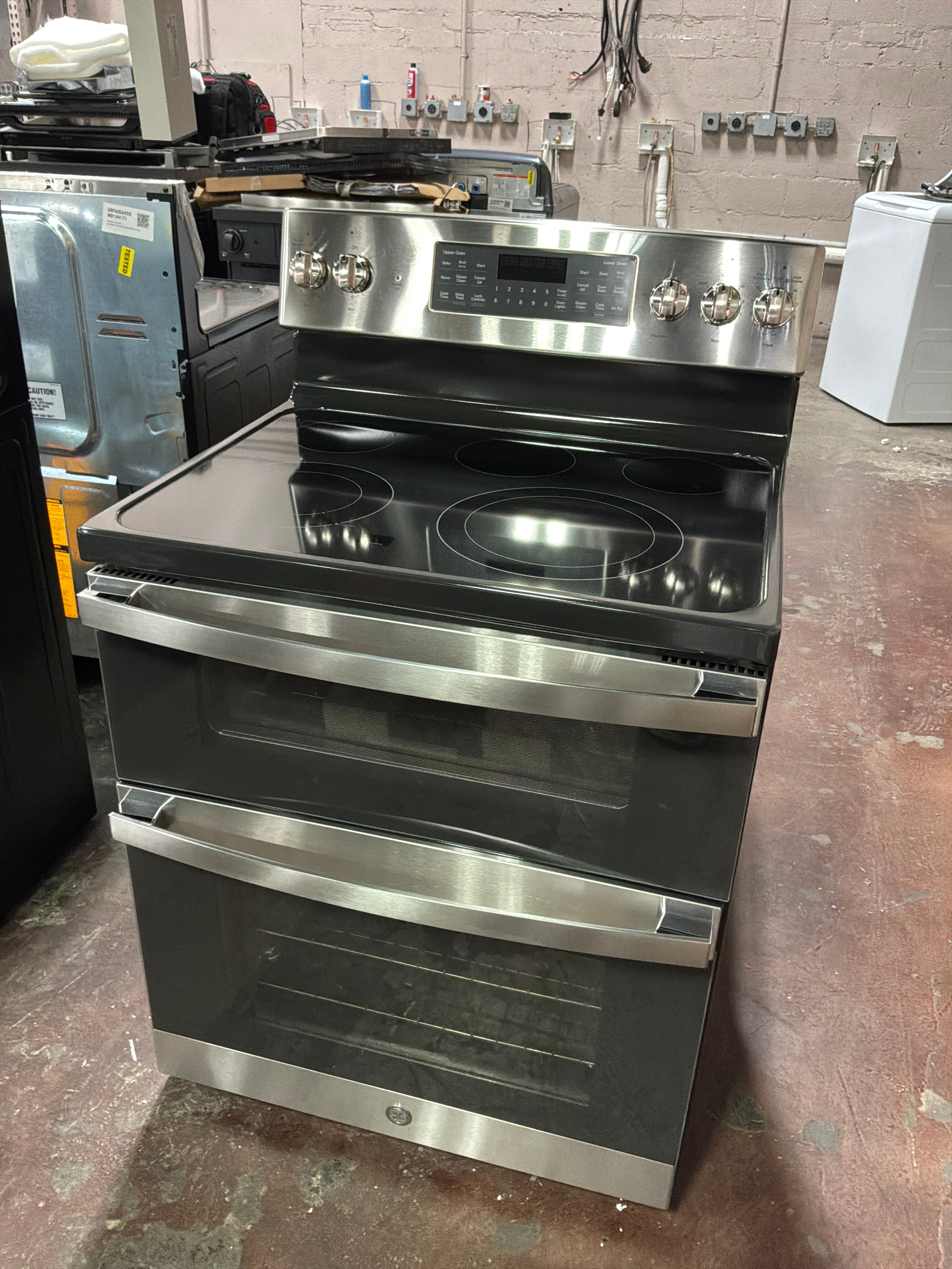 Front view, oven-door closed