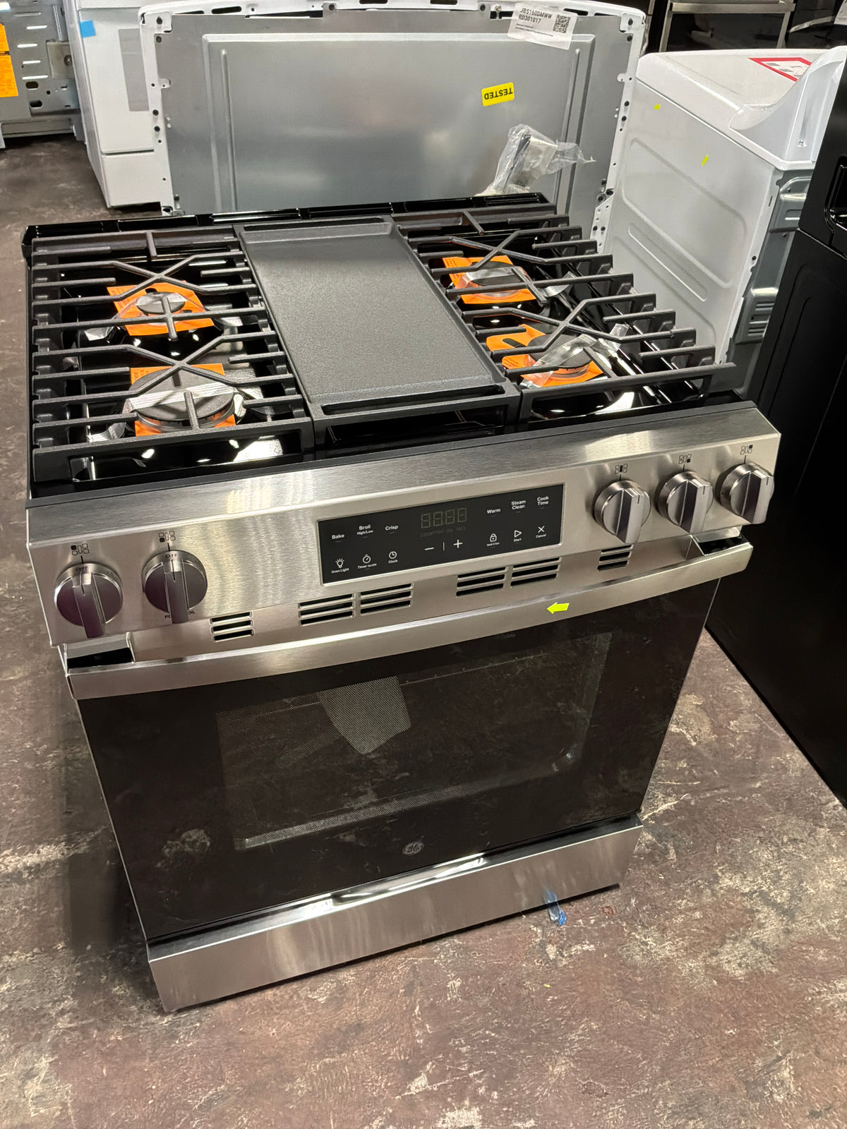 Front view, oven-door closed
