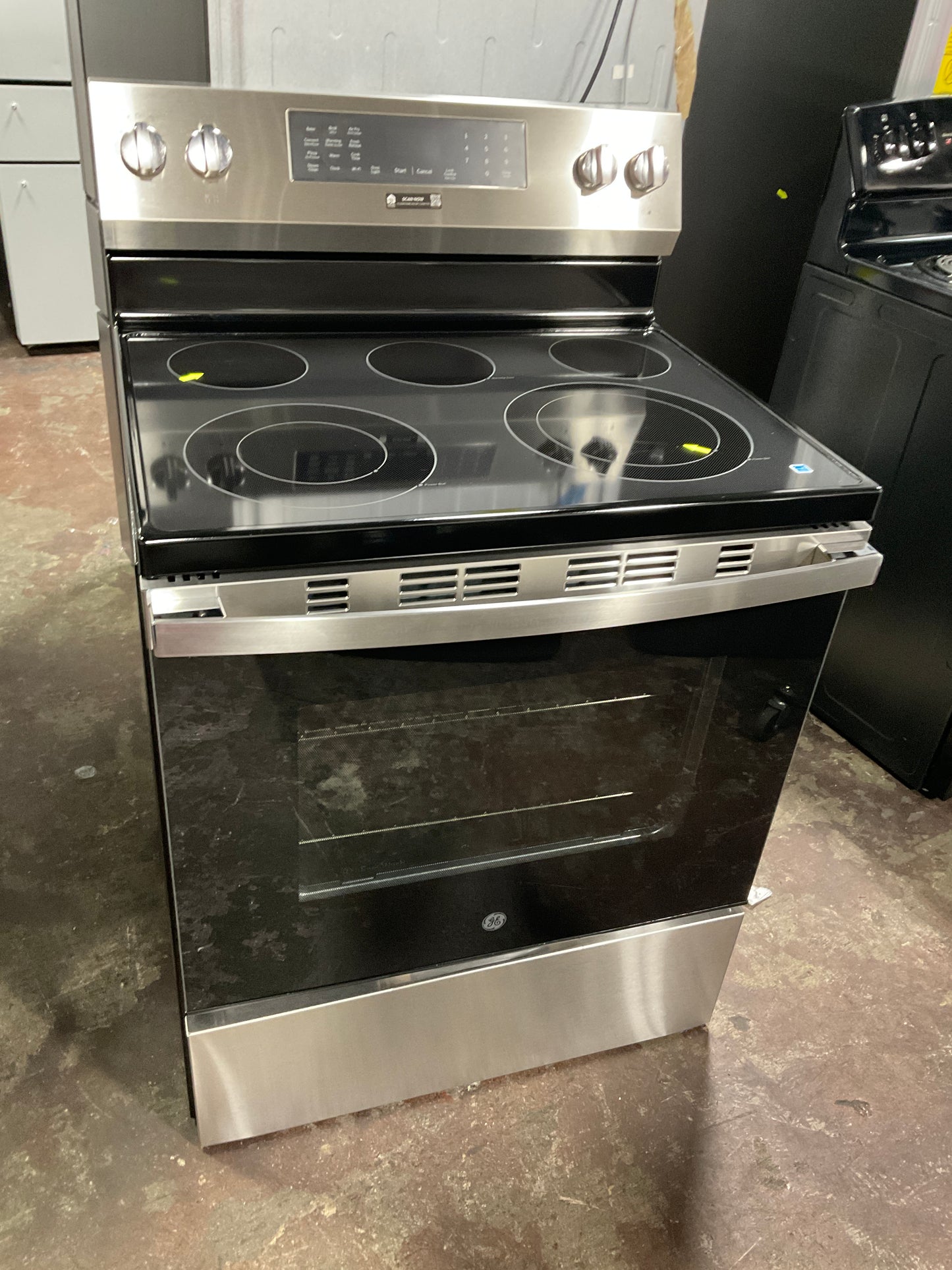 Front view, oven-door closed