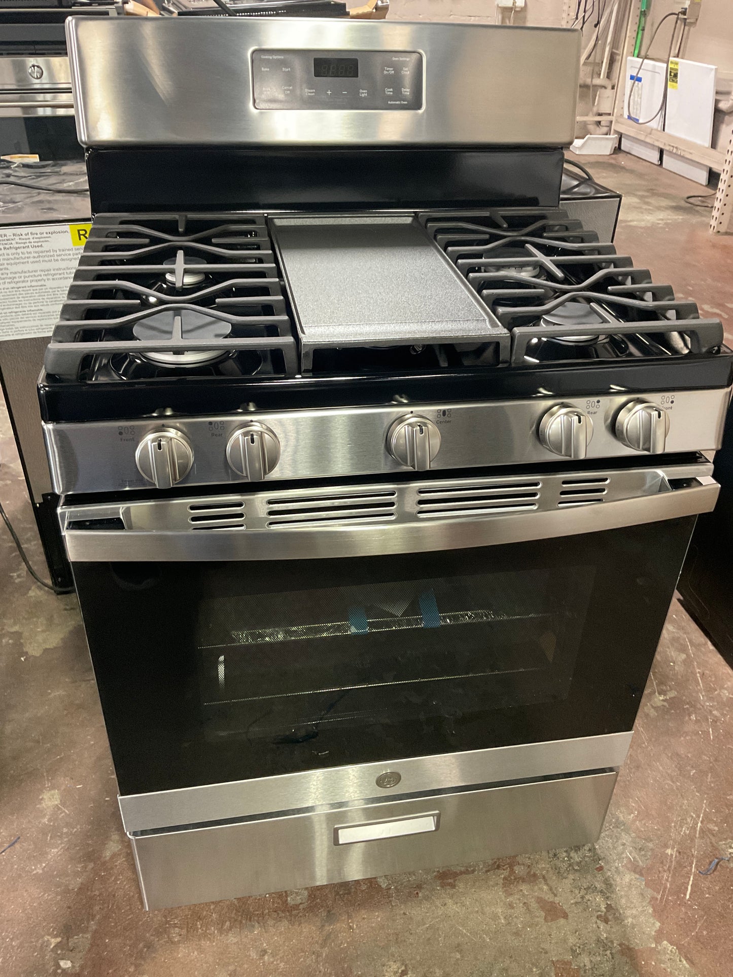 Front view, oven-door closed