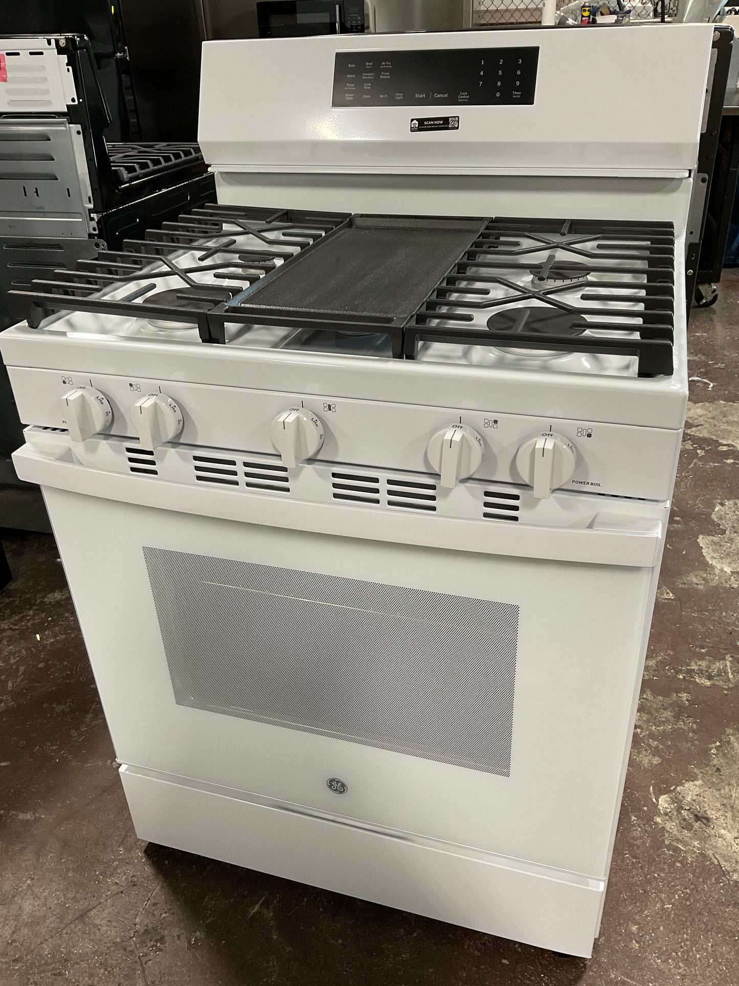 Front view, oven-door closed
