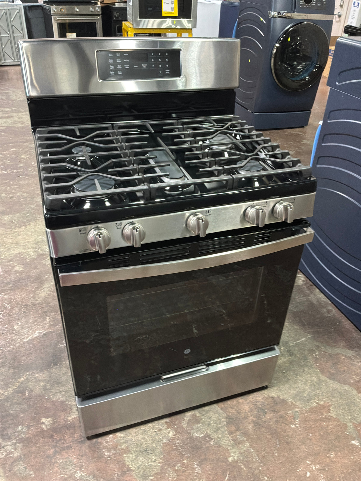 Front view, oven-door closed