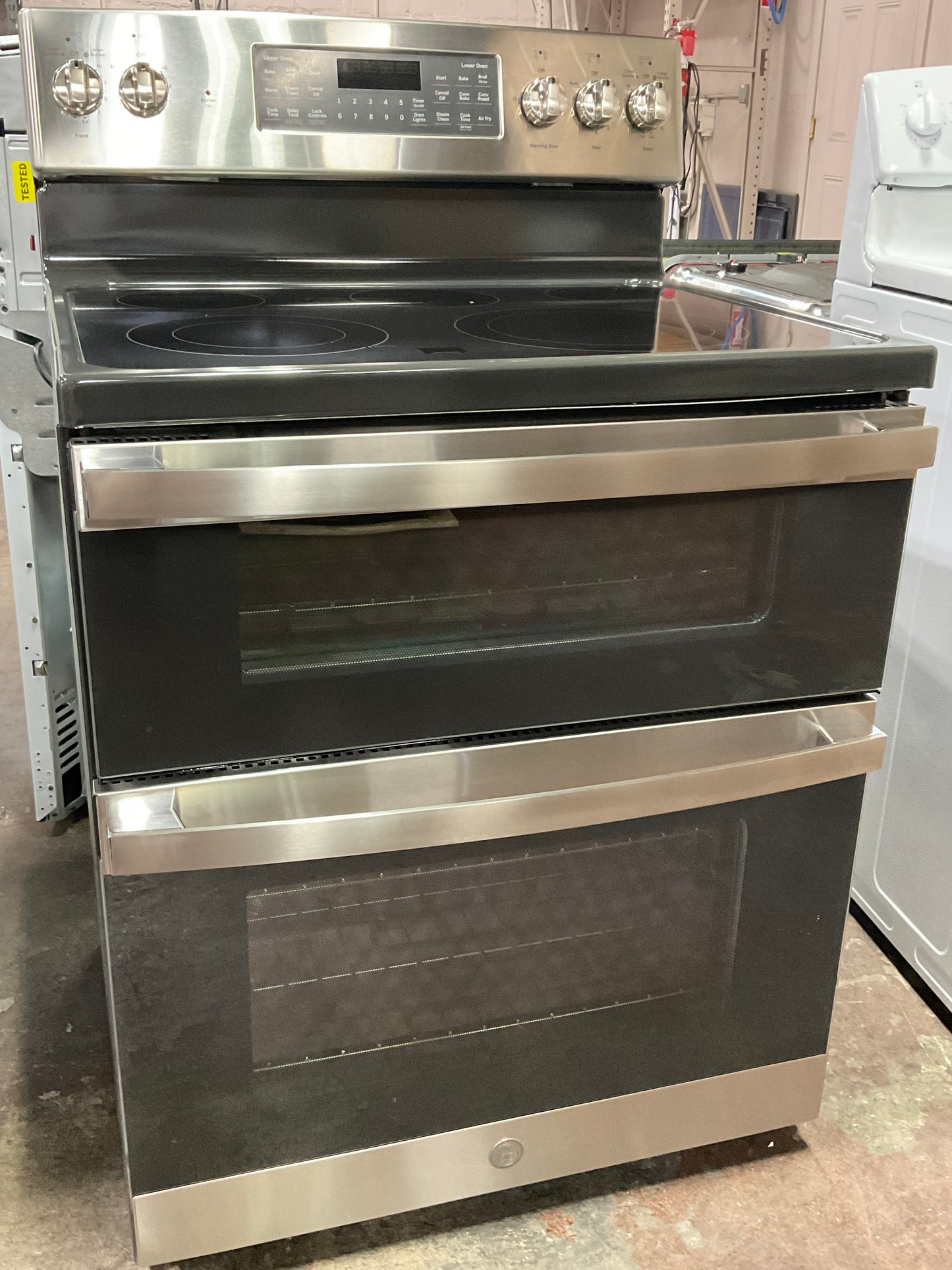 Front view, oven-door closed