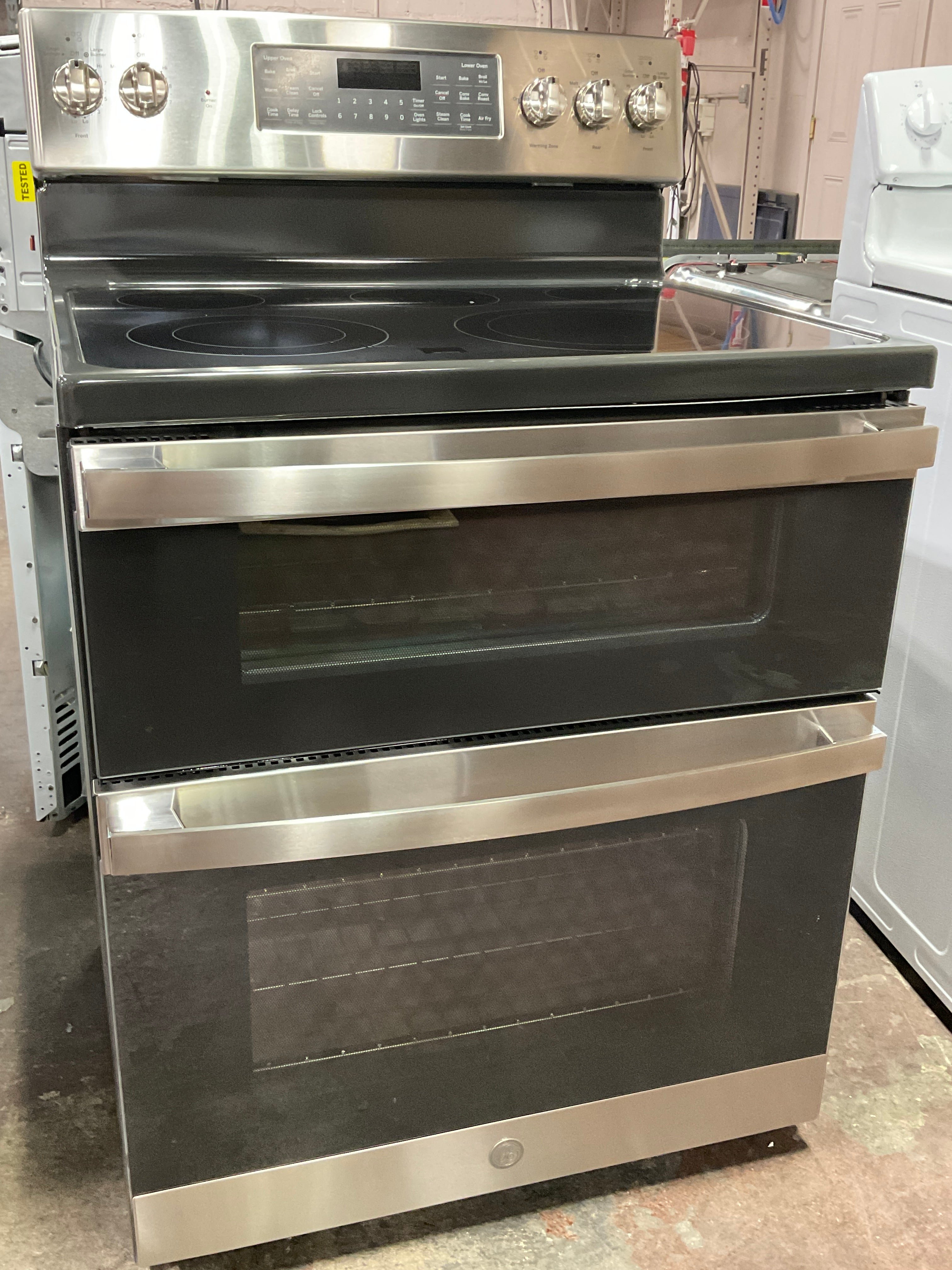 Front view, oven-door closed