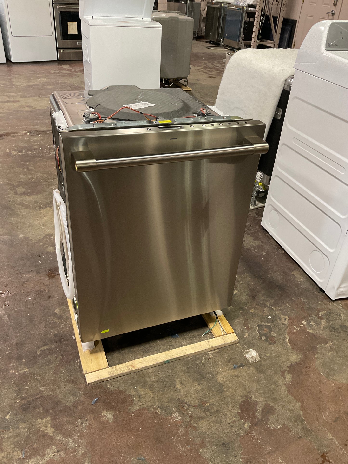 Front view, doors closed