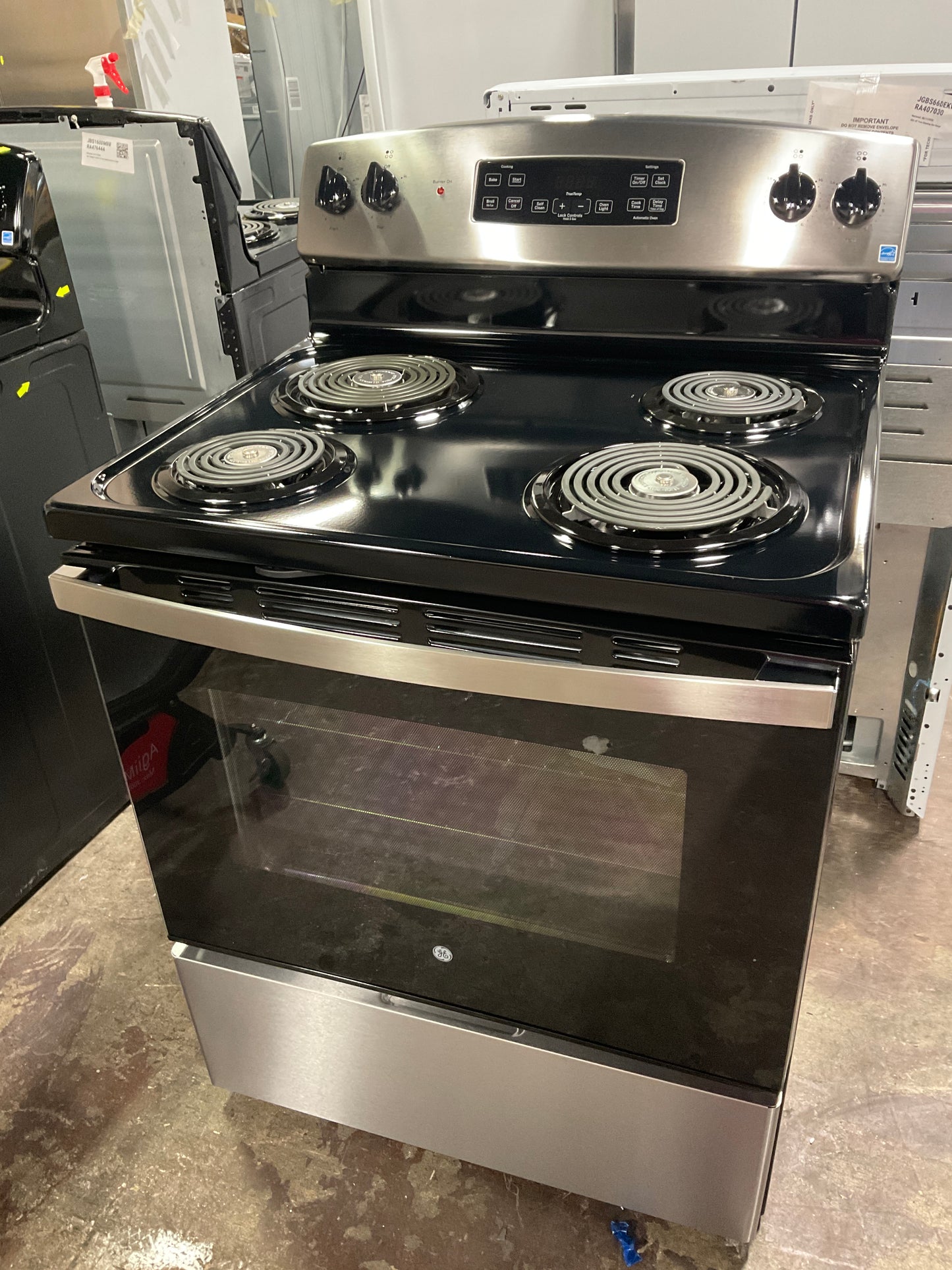 Front view, oven-door closed