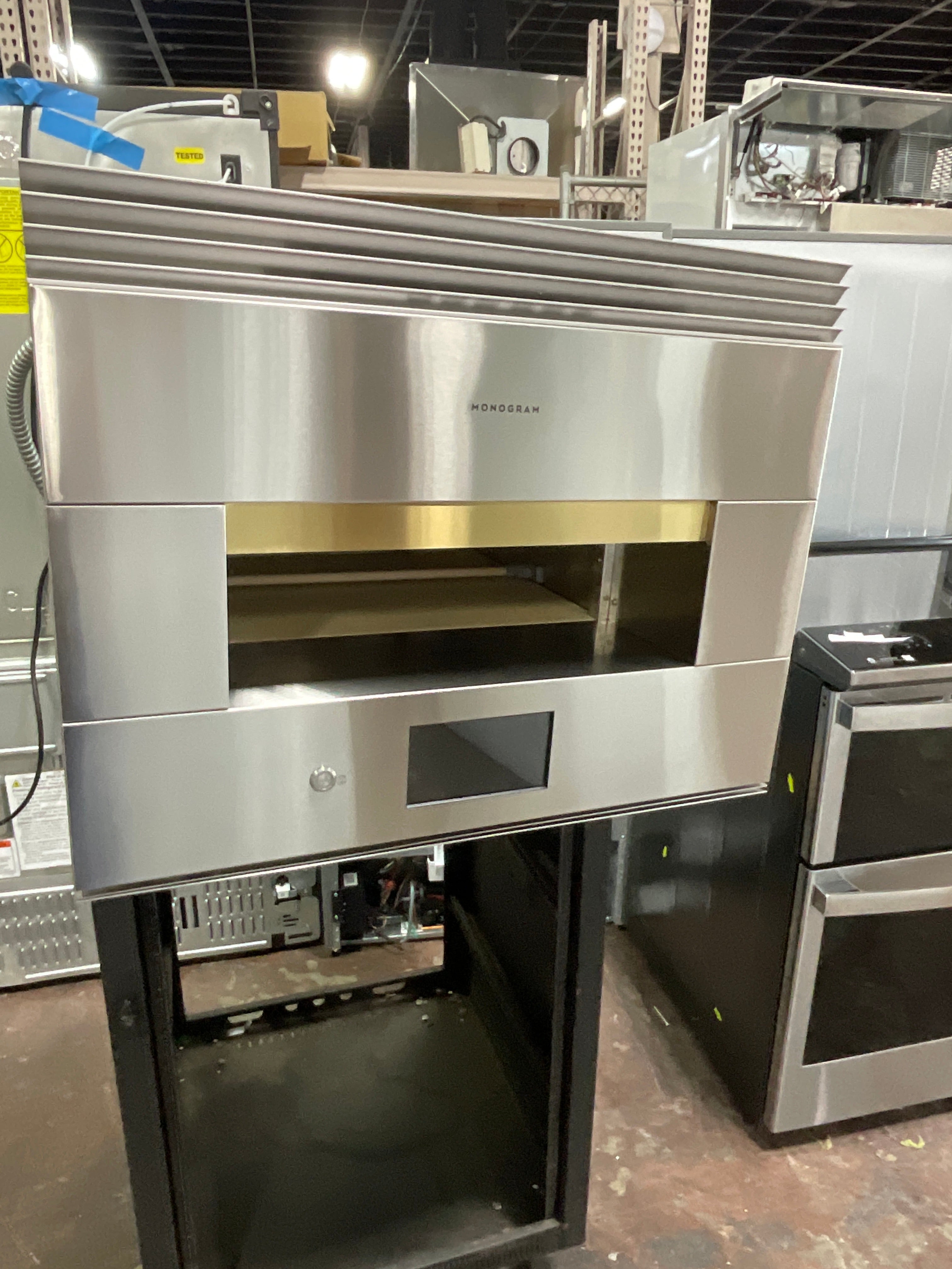 Front view, door closed