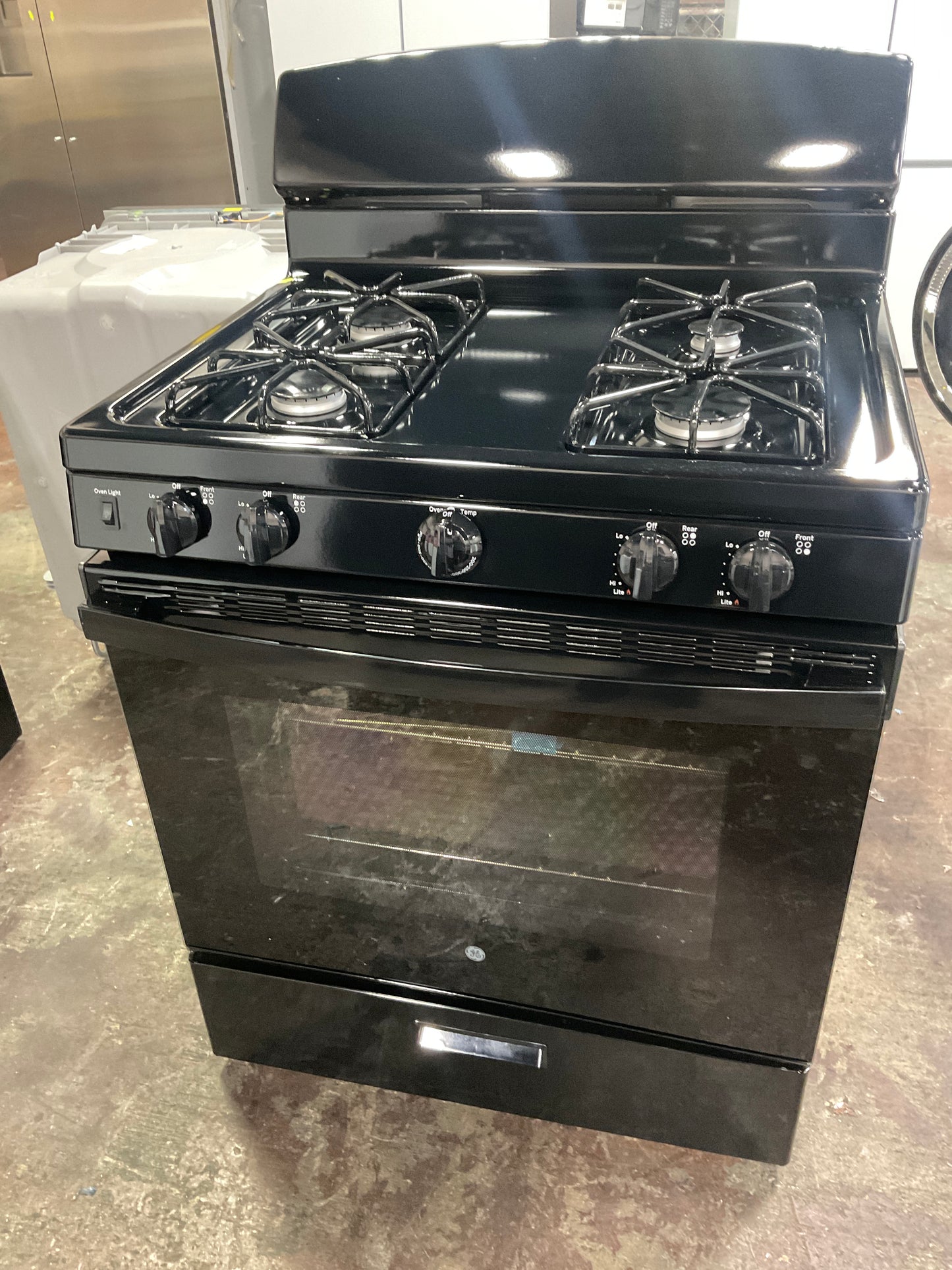 Front view, oven-door closed