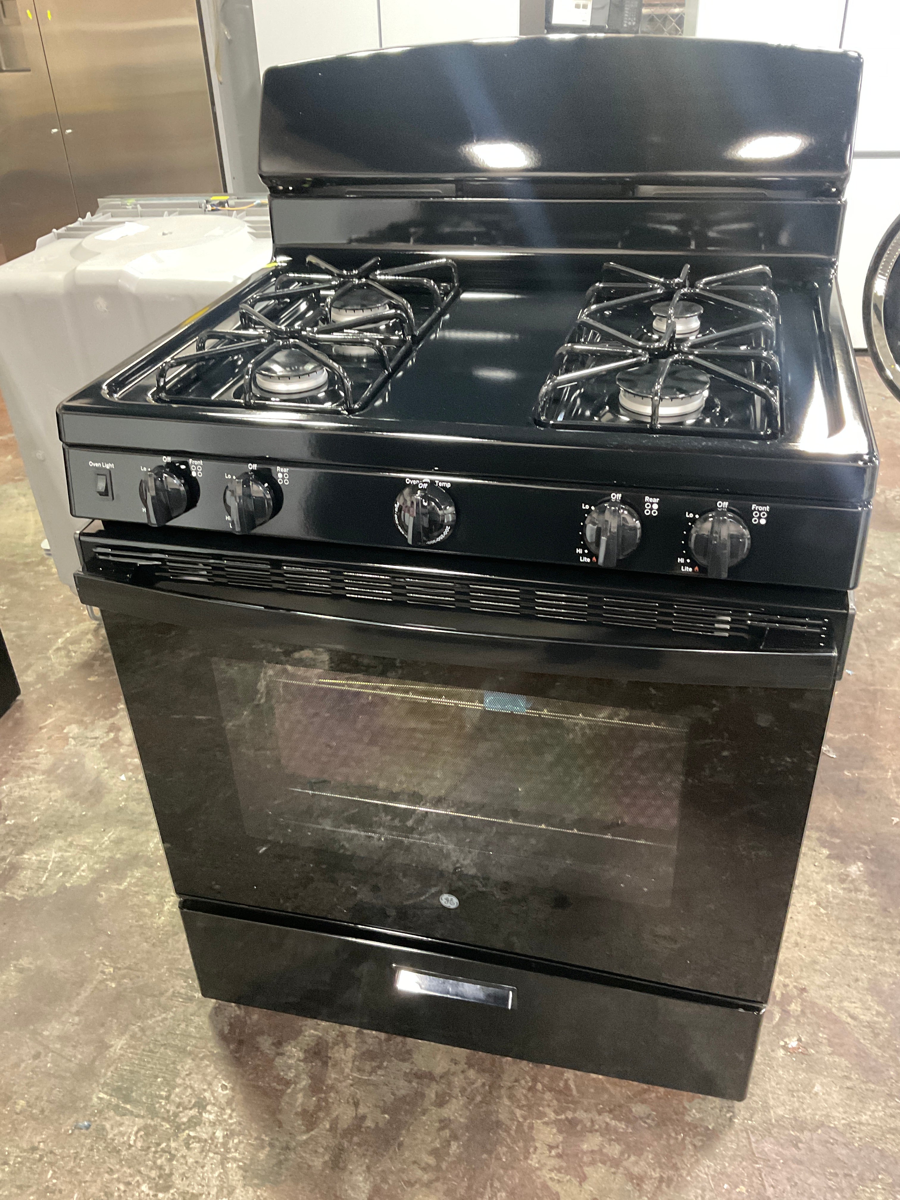 Front view, oven-door closed