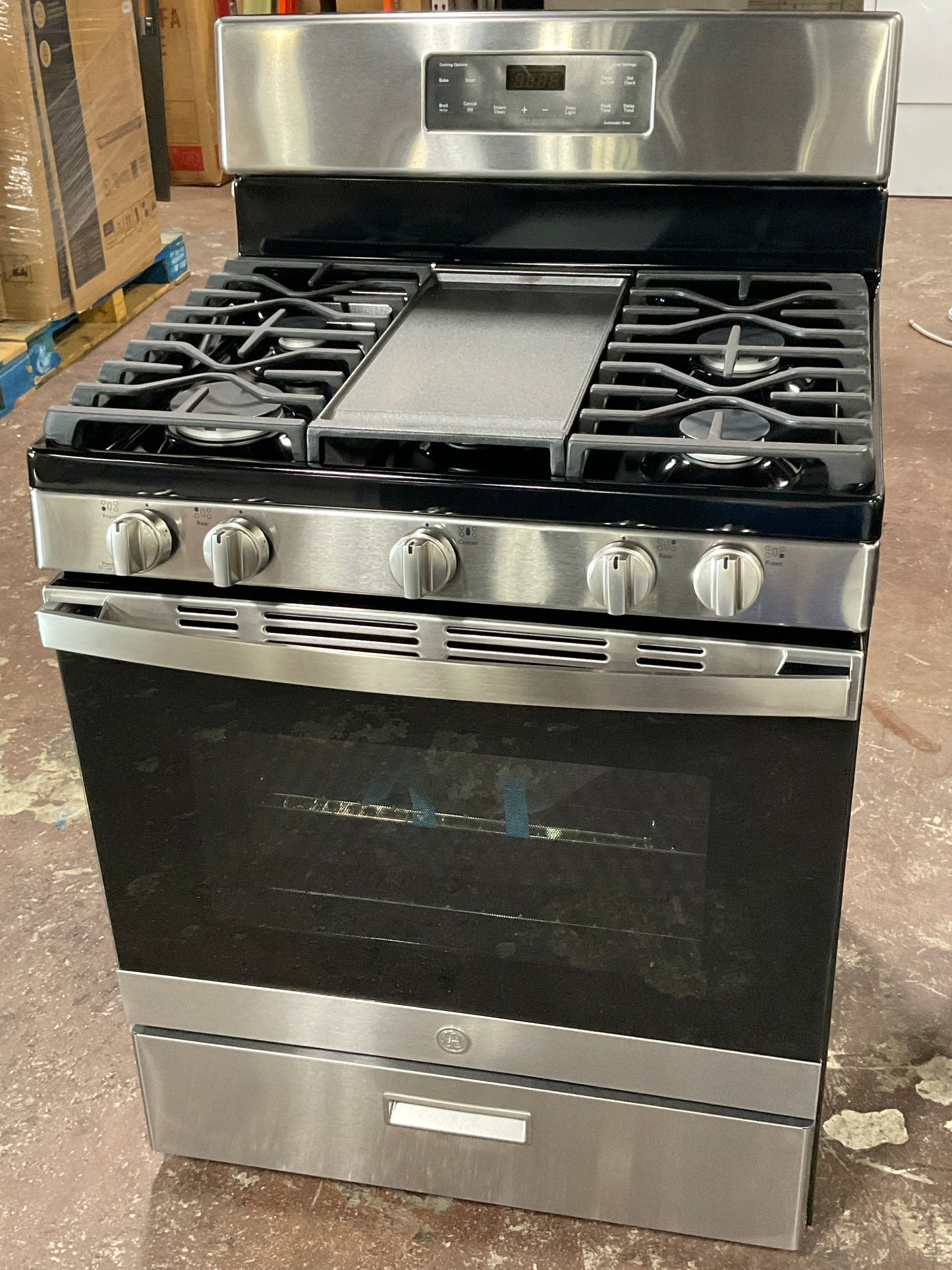 Front view, oven-door closed