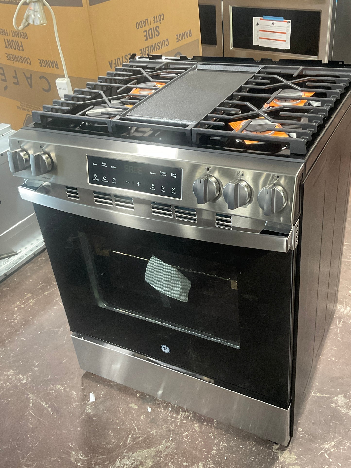 Front view, oven-door closed