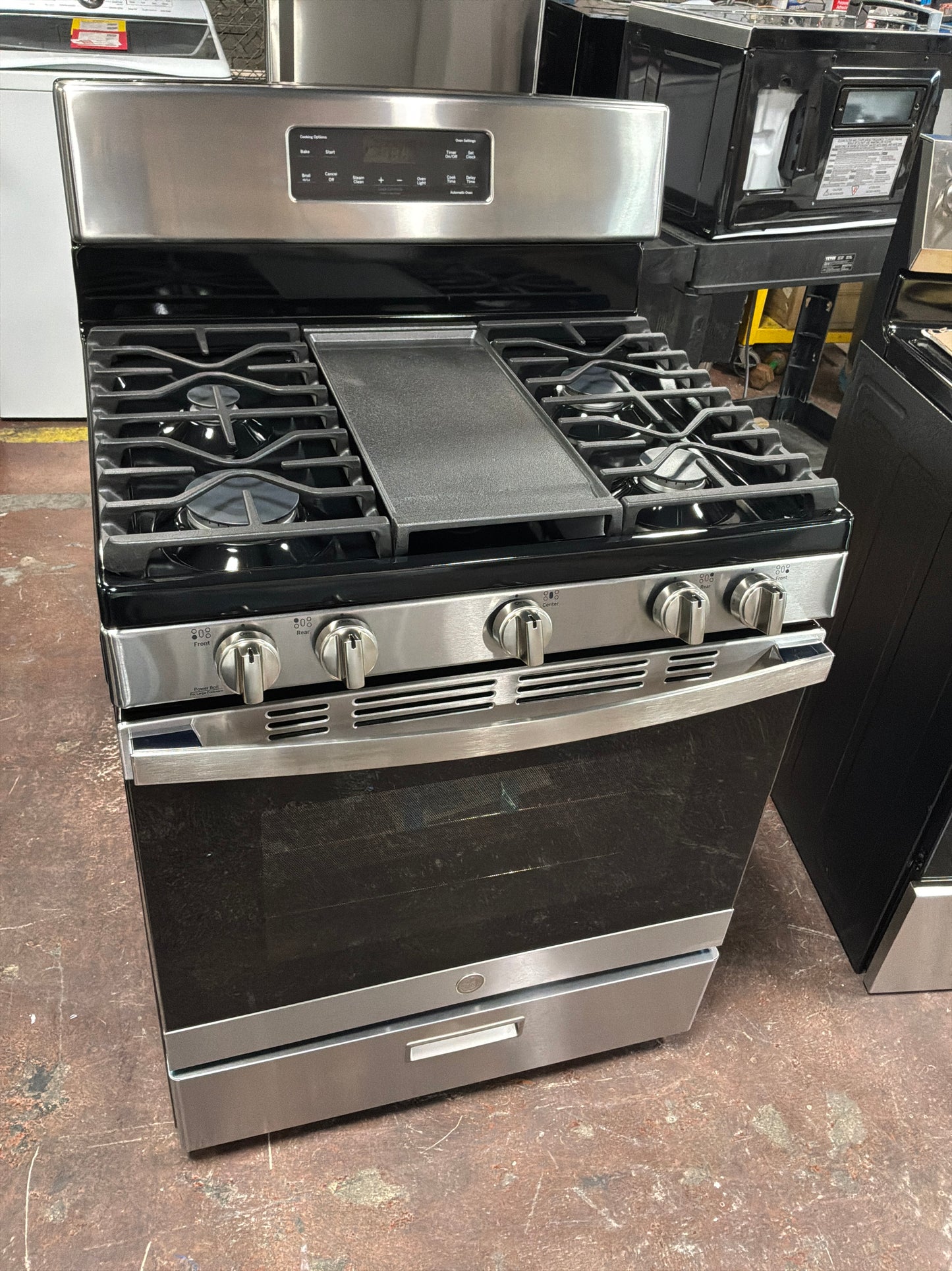 Front view, oven-door closed