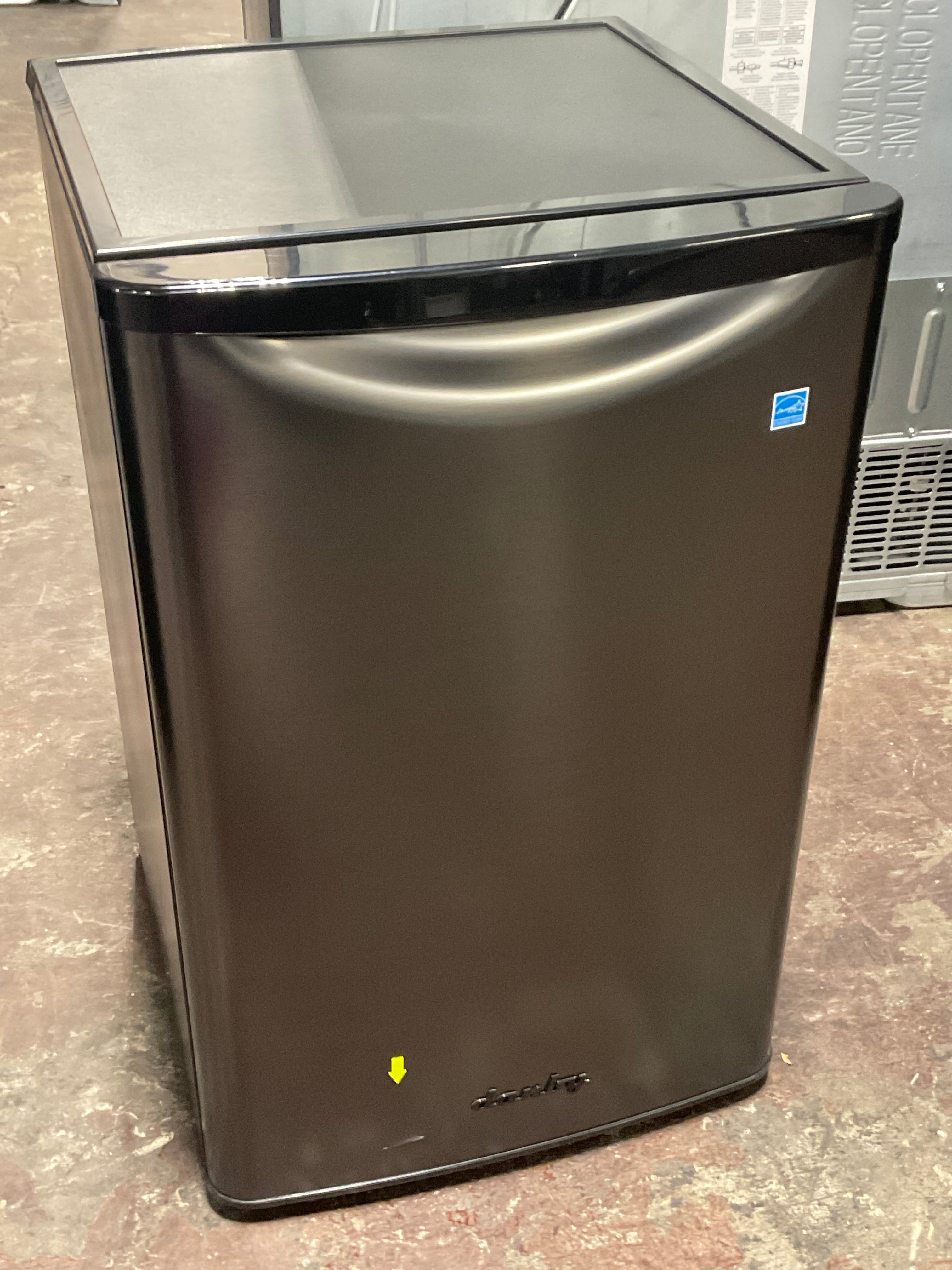 Front view, door closed