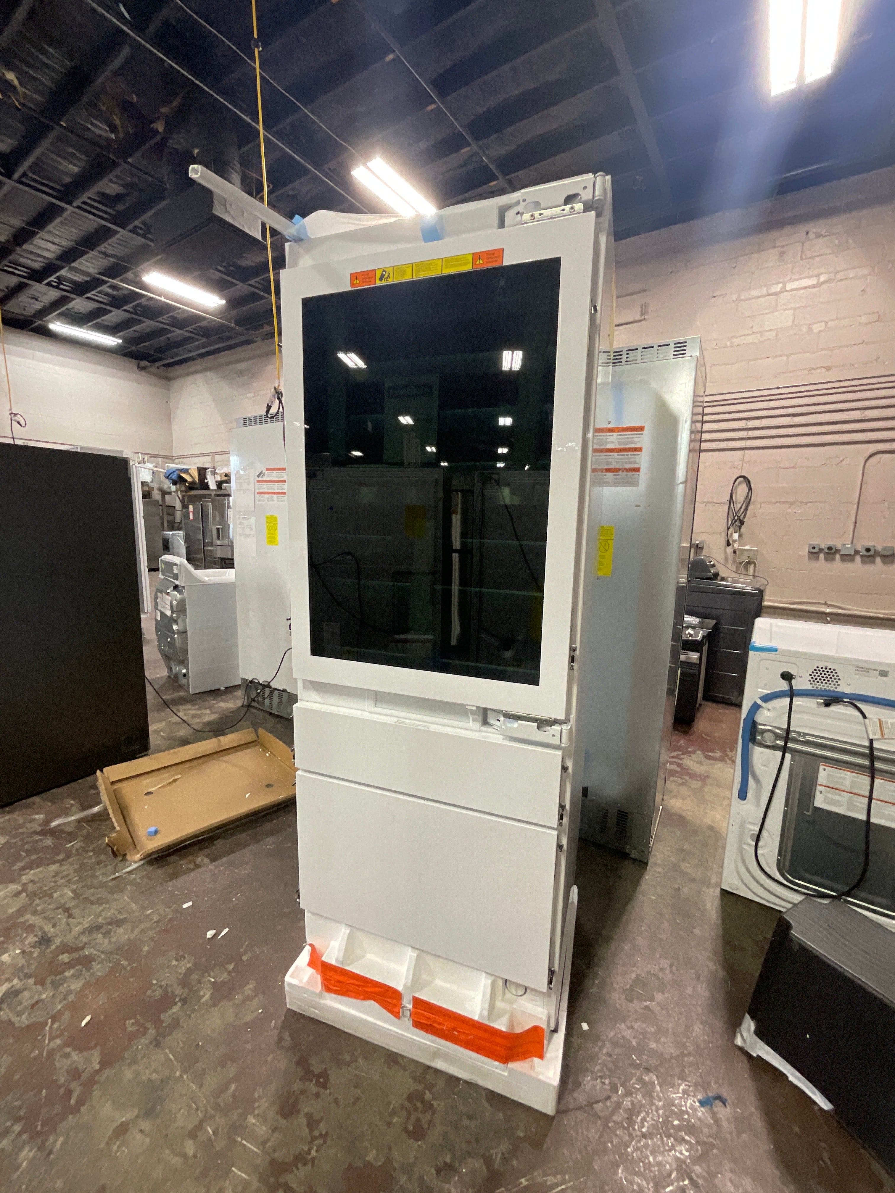 Front view, door closed