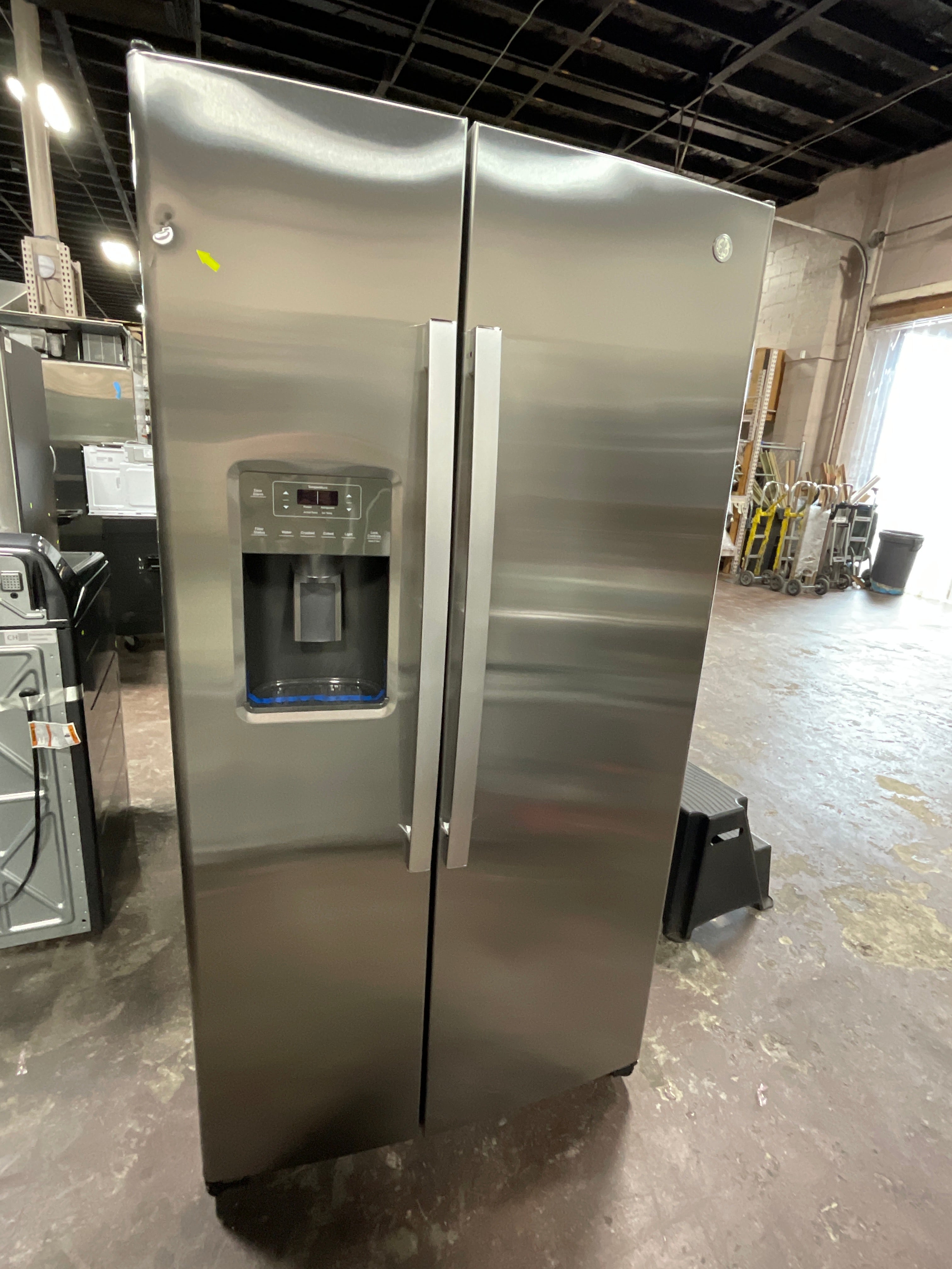 Front view, door closed