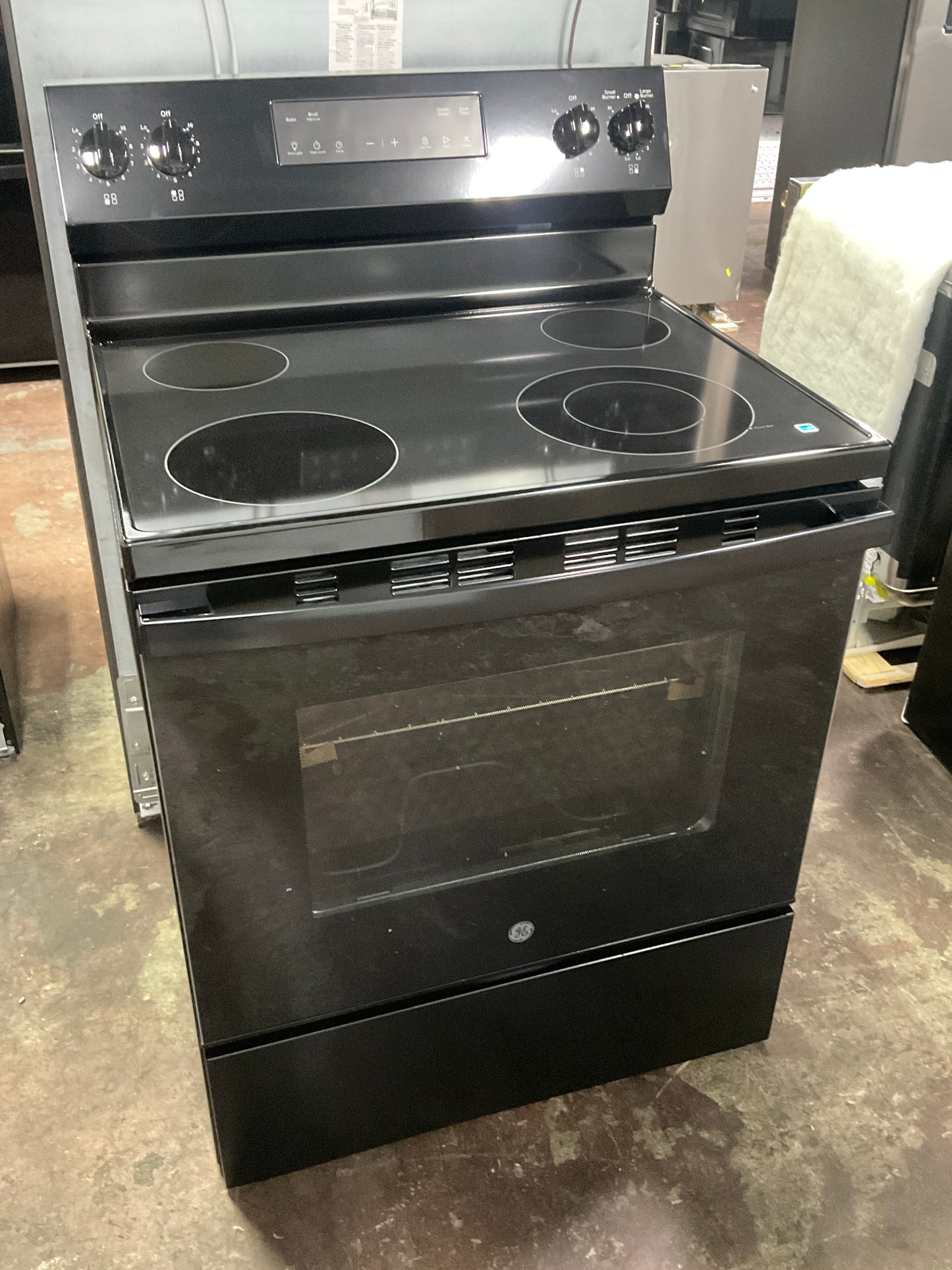 Front view, oven-door closed