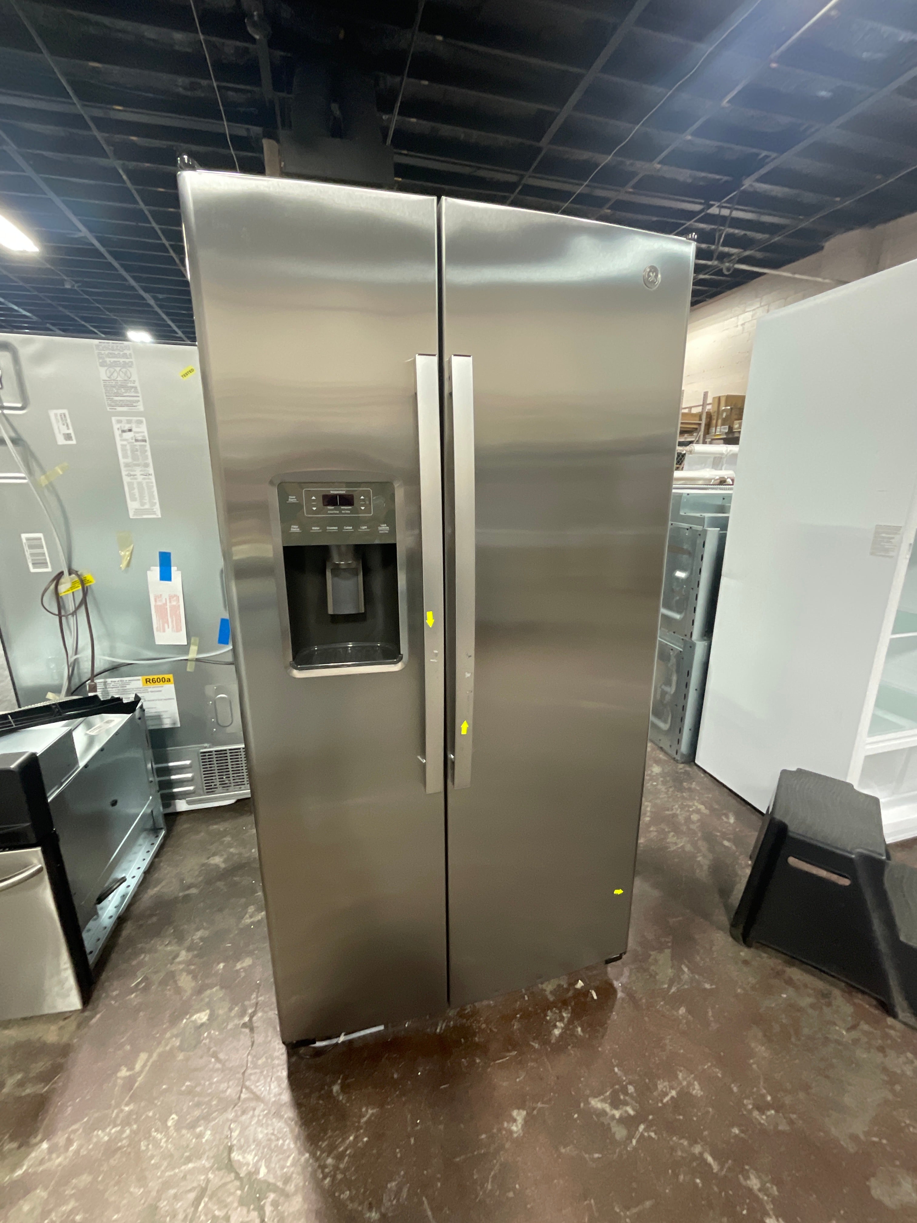 Front view, door closed