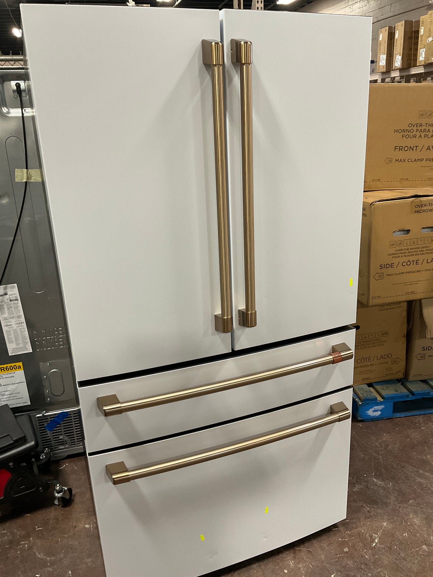 Front view, door closed