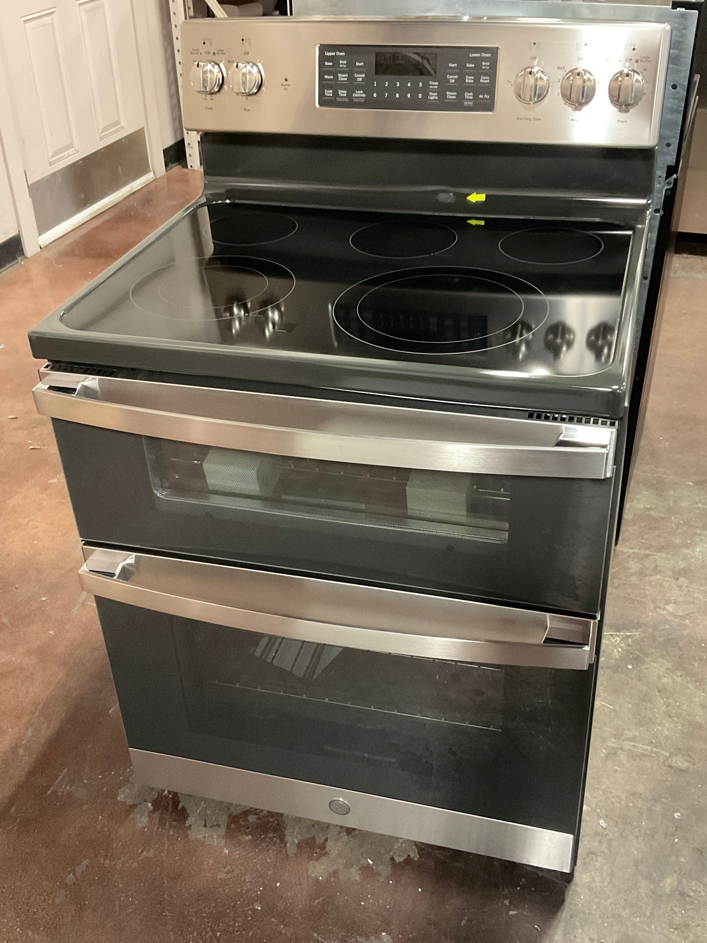 Front view, oven-door closed