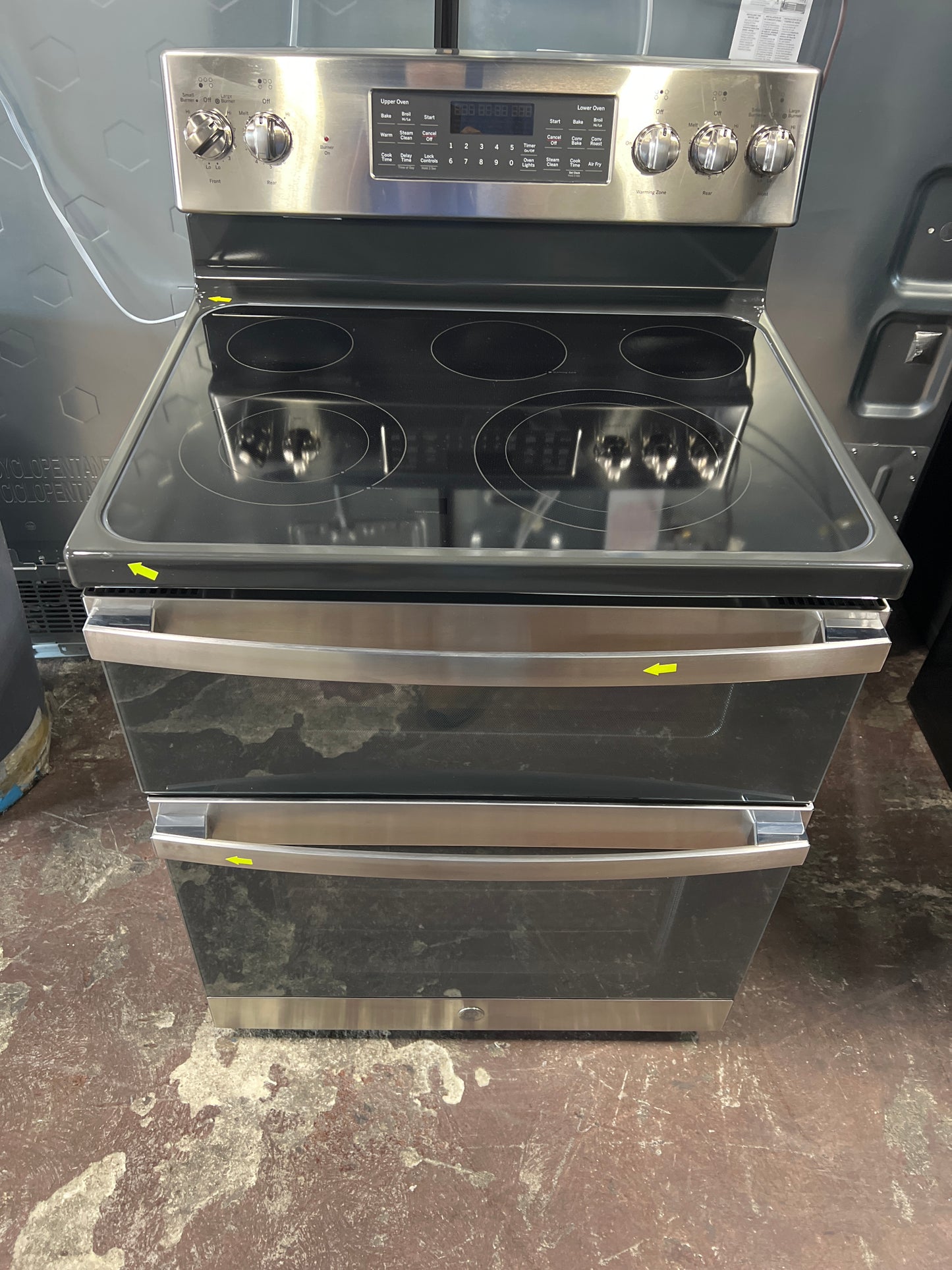 Front view, oven-door closed