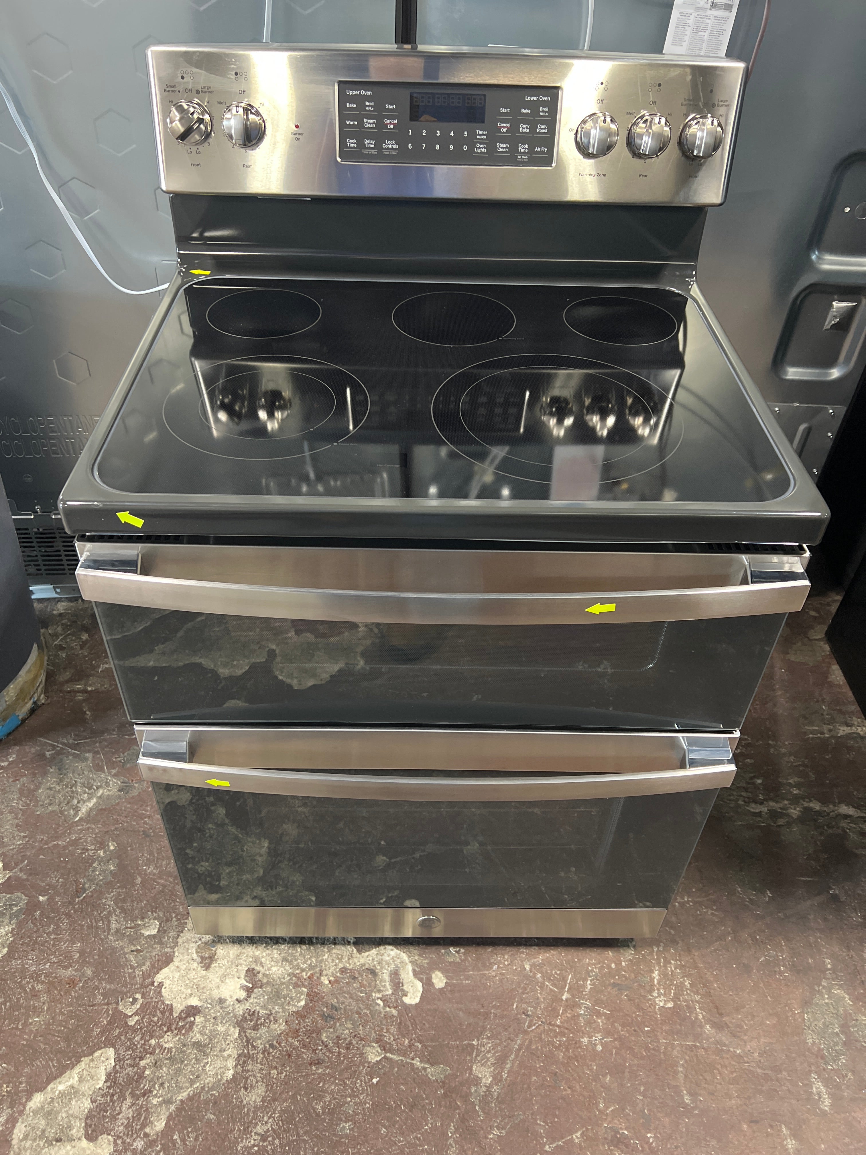 Front view, oven-door closed