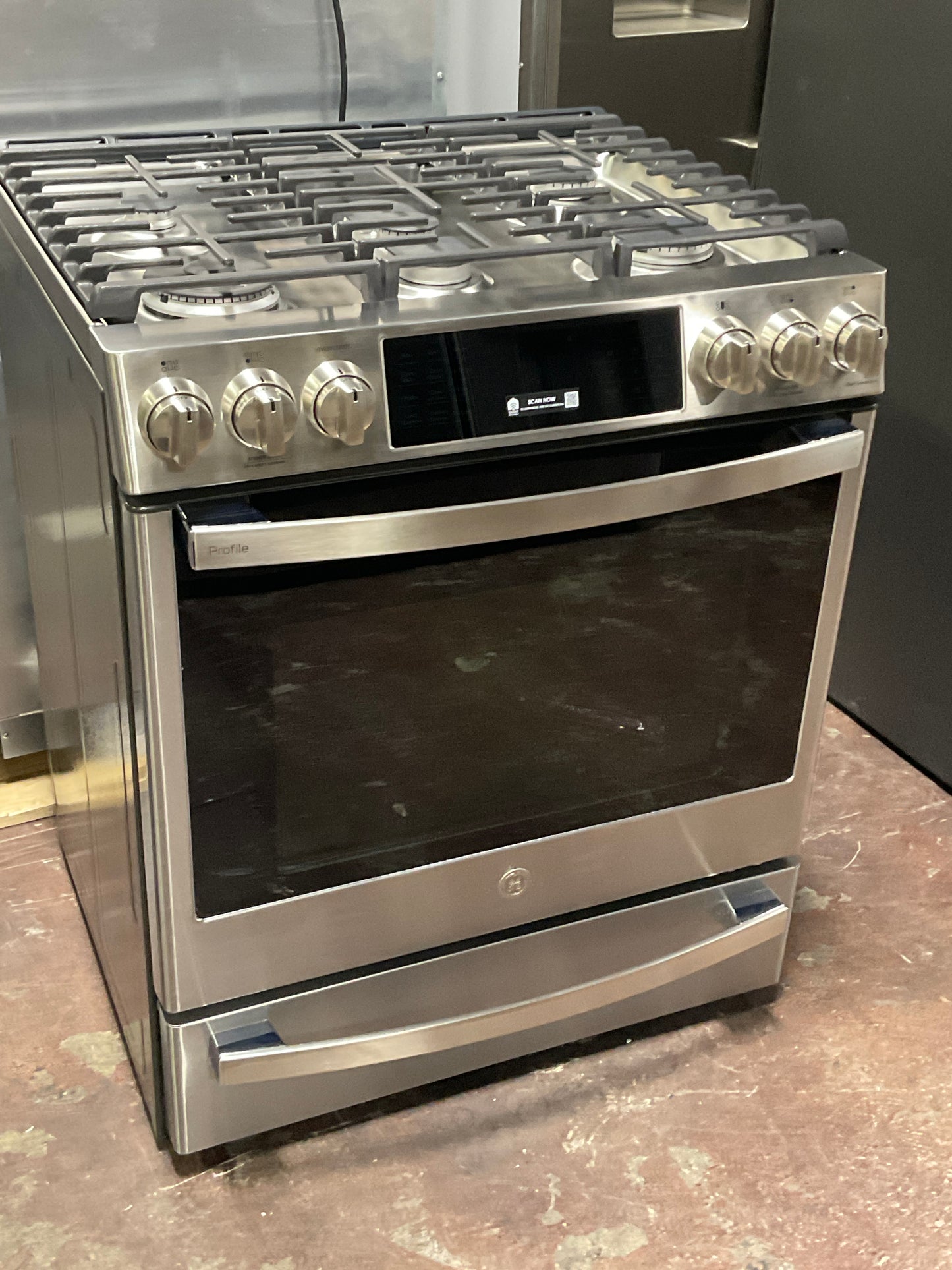 Front view, oven-door closed