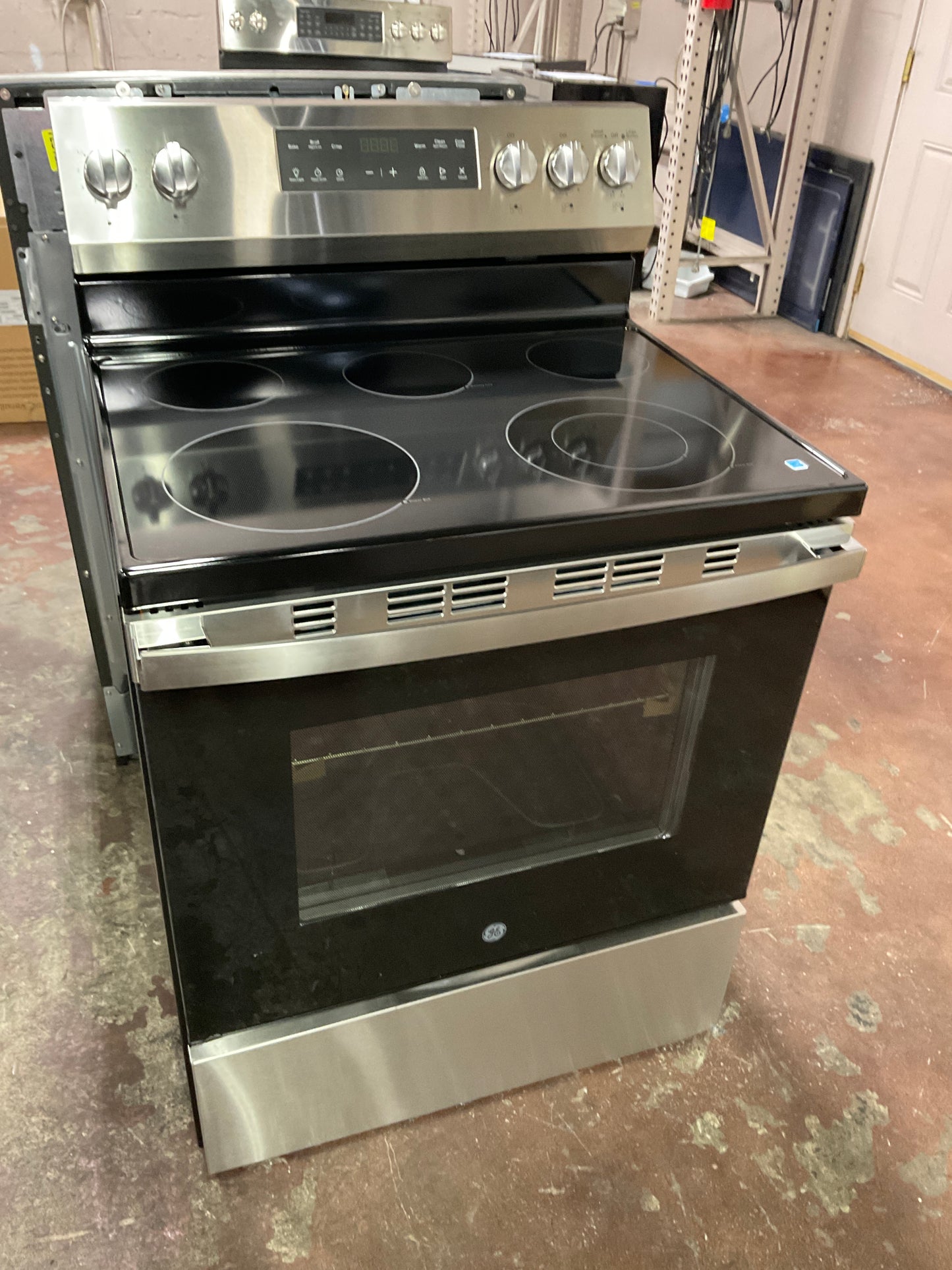 Front view, oven-door closed