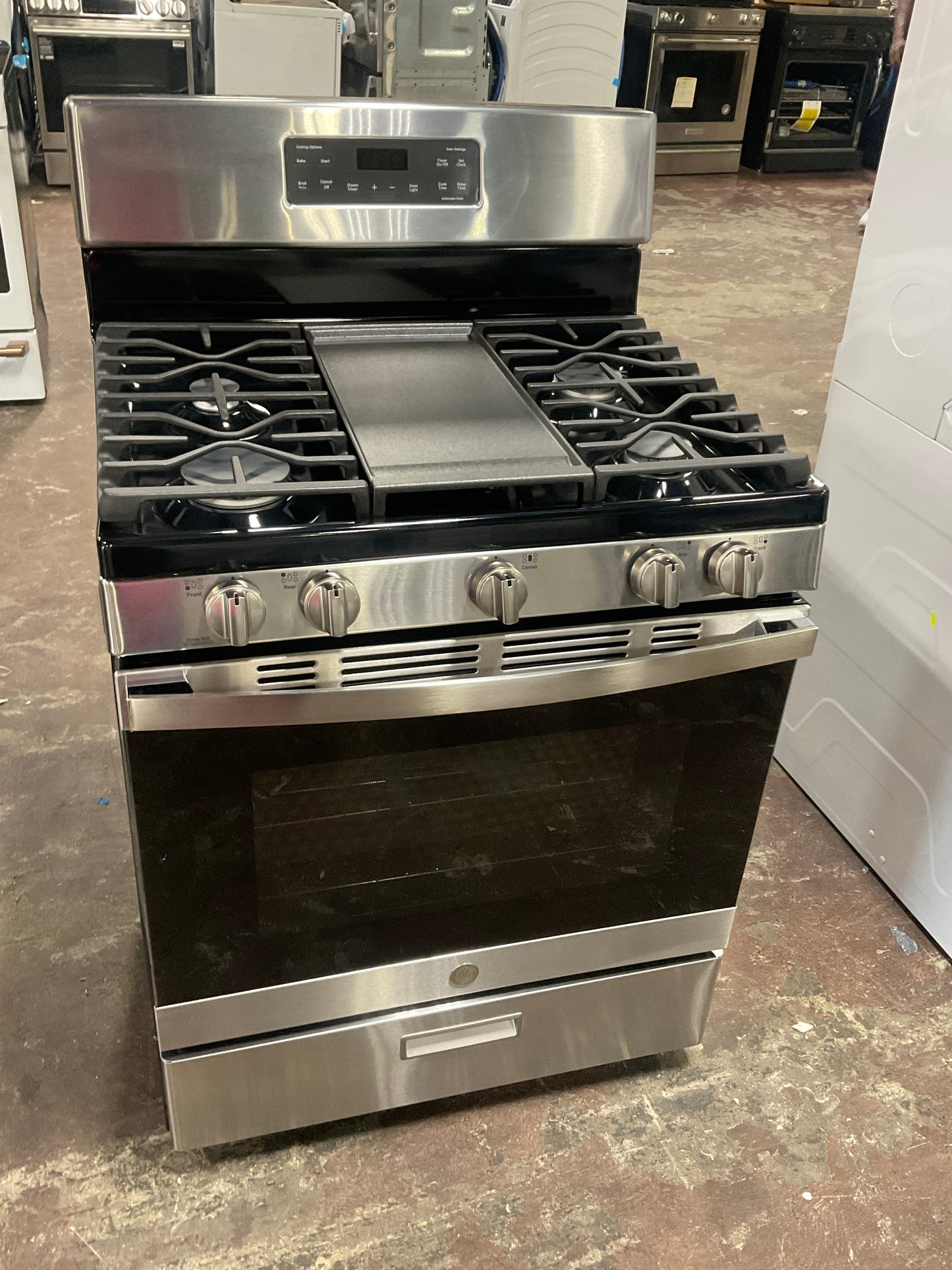 Front view, oven-door closed