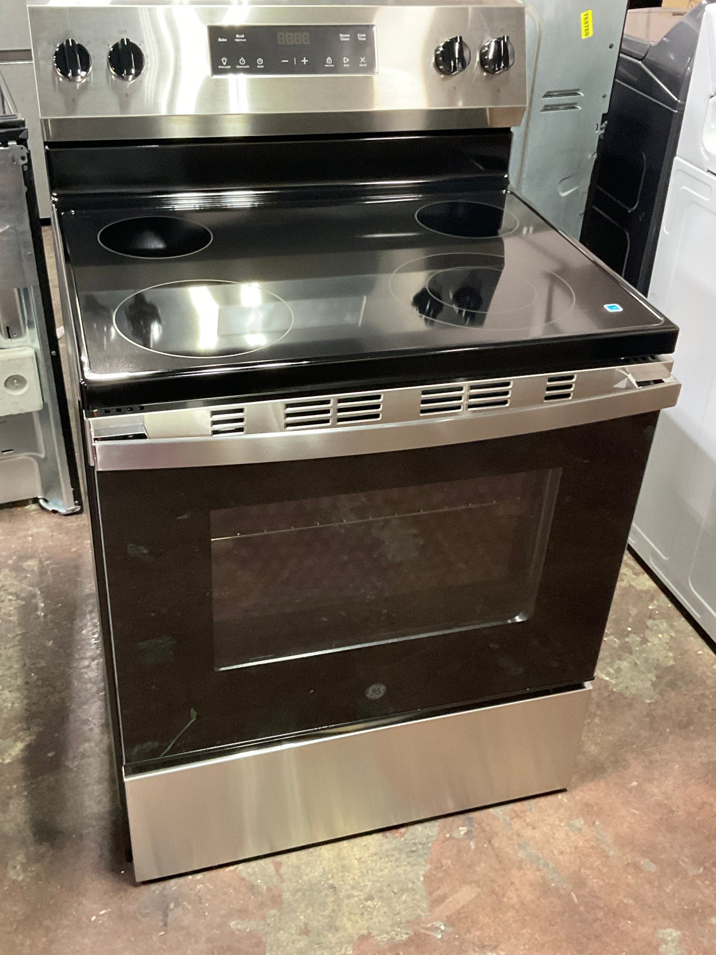 Front view, oven-door closed