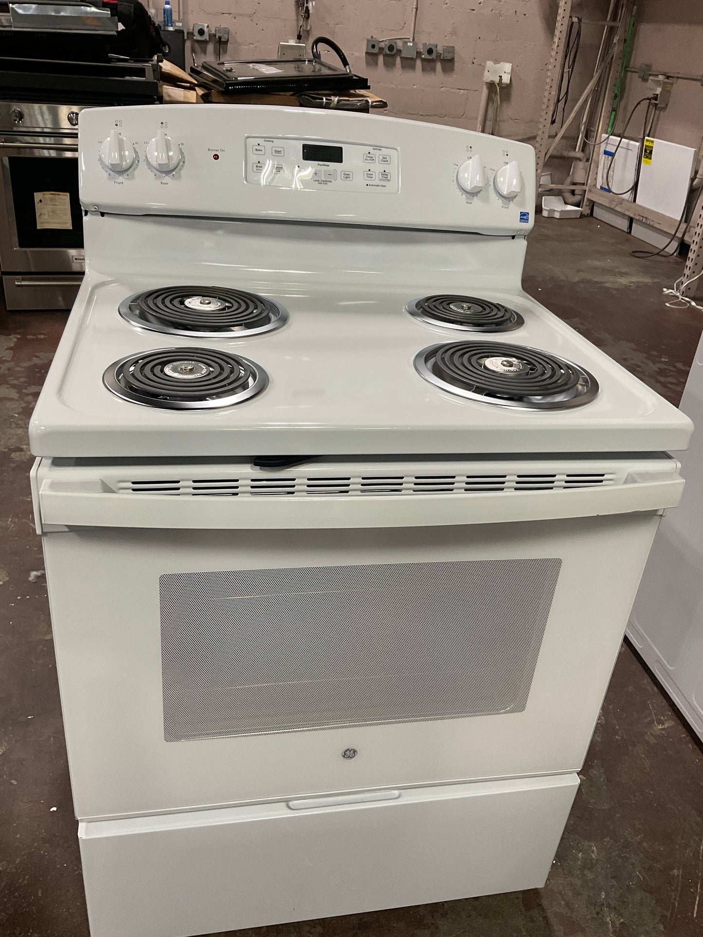 Front view, oven-door closed