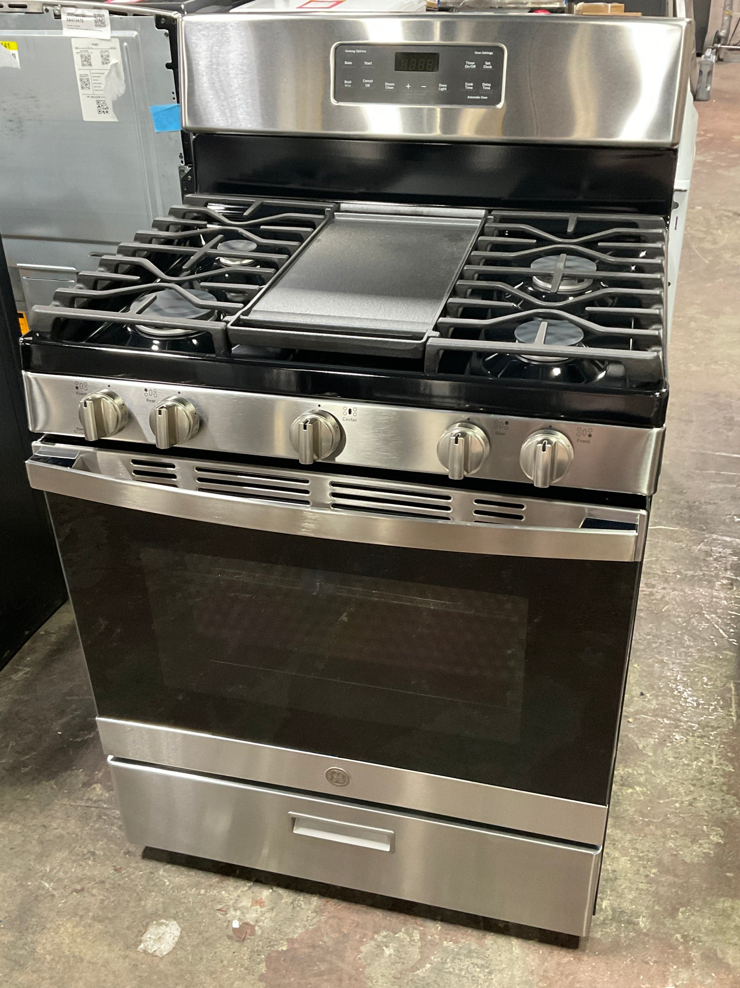 Front view, oven-door closed