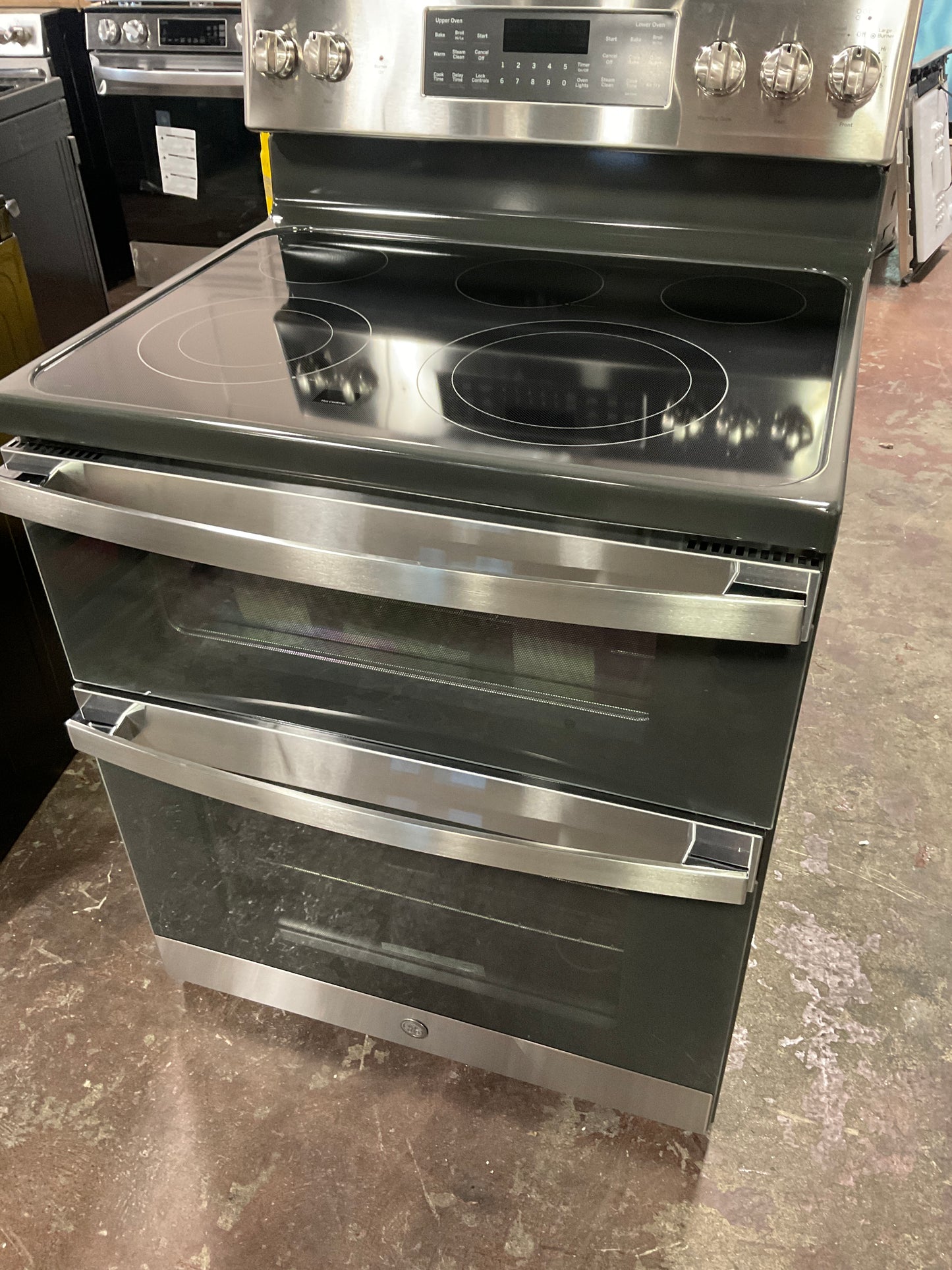 Front view, oven-door closed