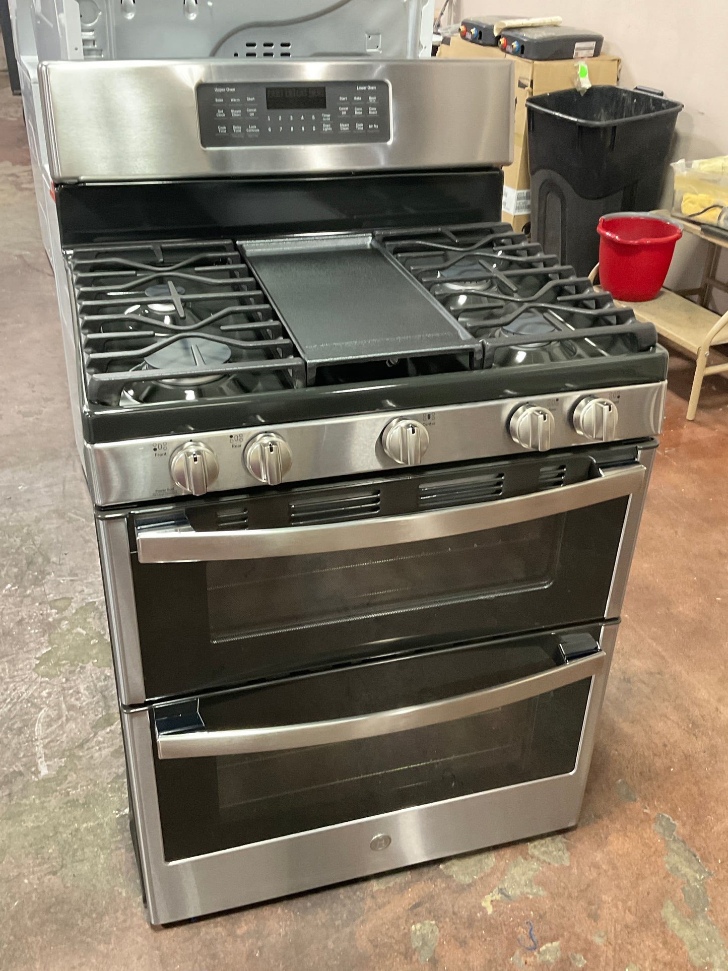 Front view, oven-door closed