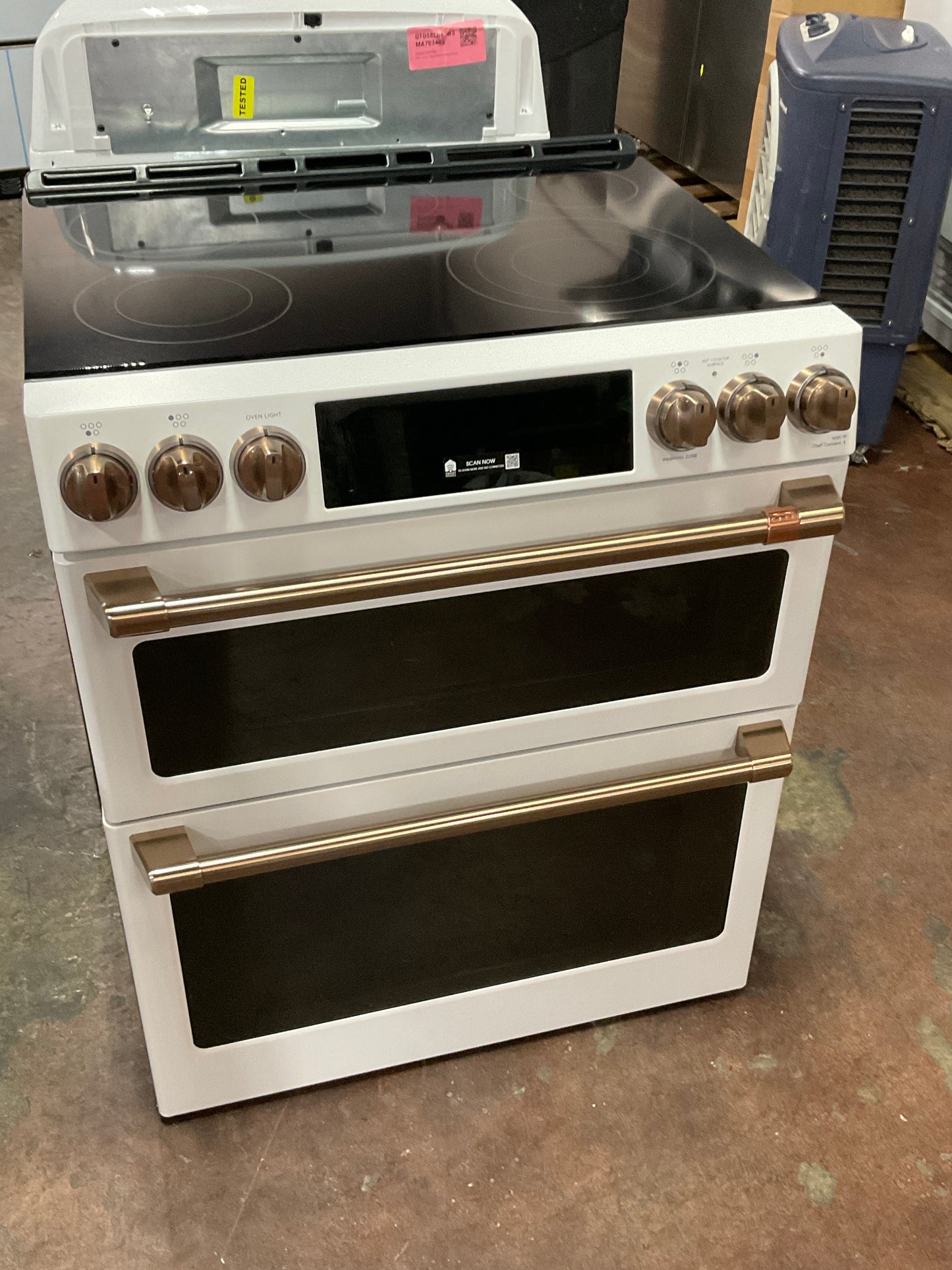 Front view, oven-door closed