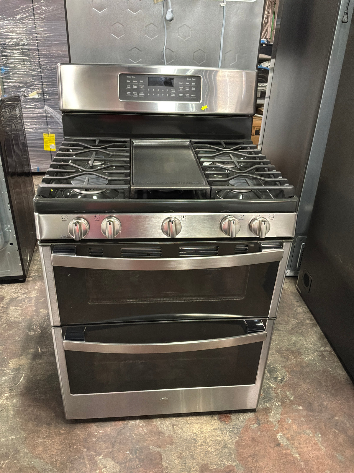 Front view, oven-door closed
