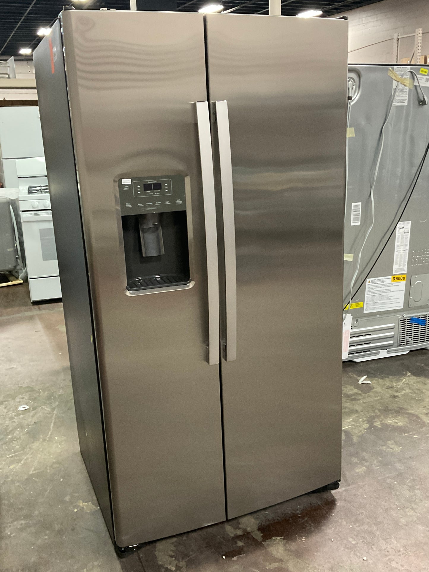 Front view, door closed