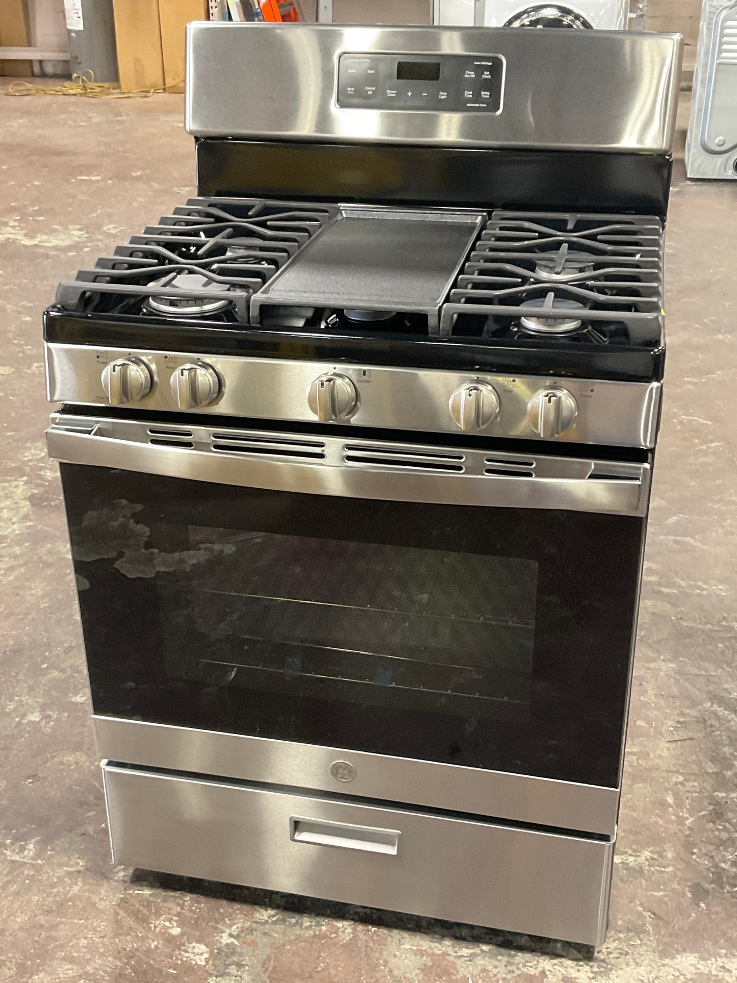 Front view, oven-door closed