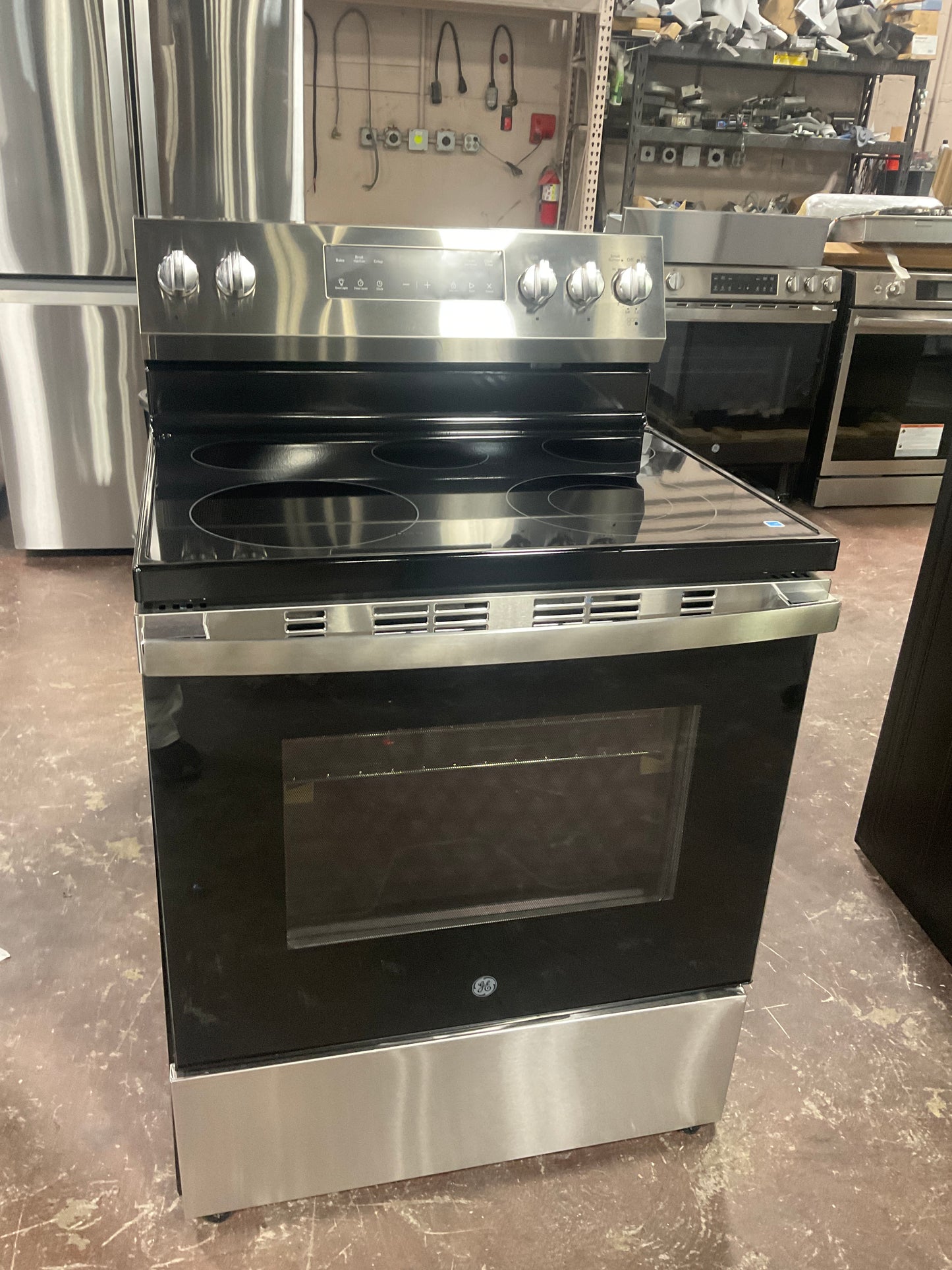 Front view, oven-door closed