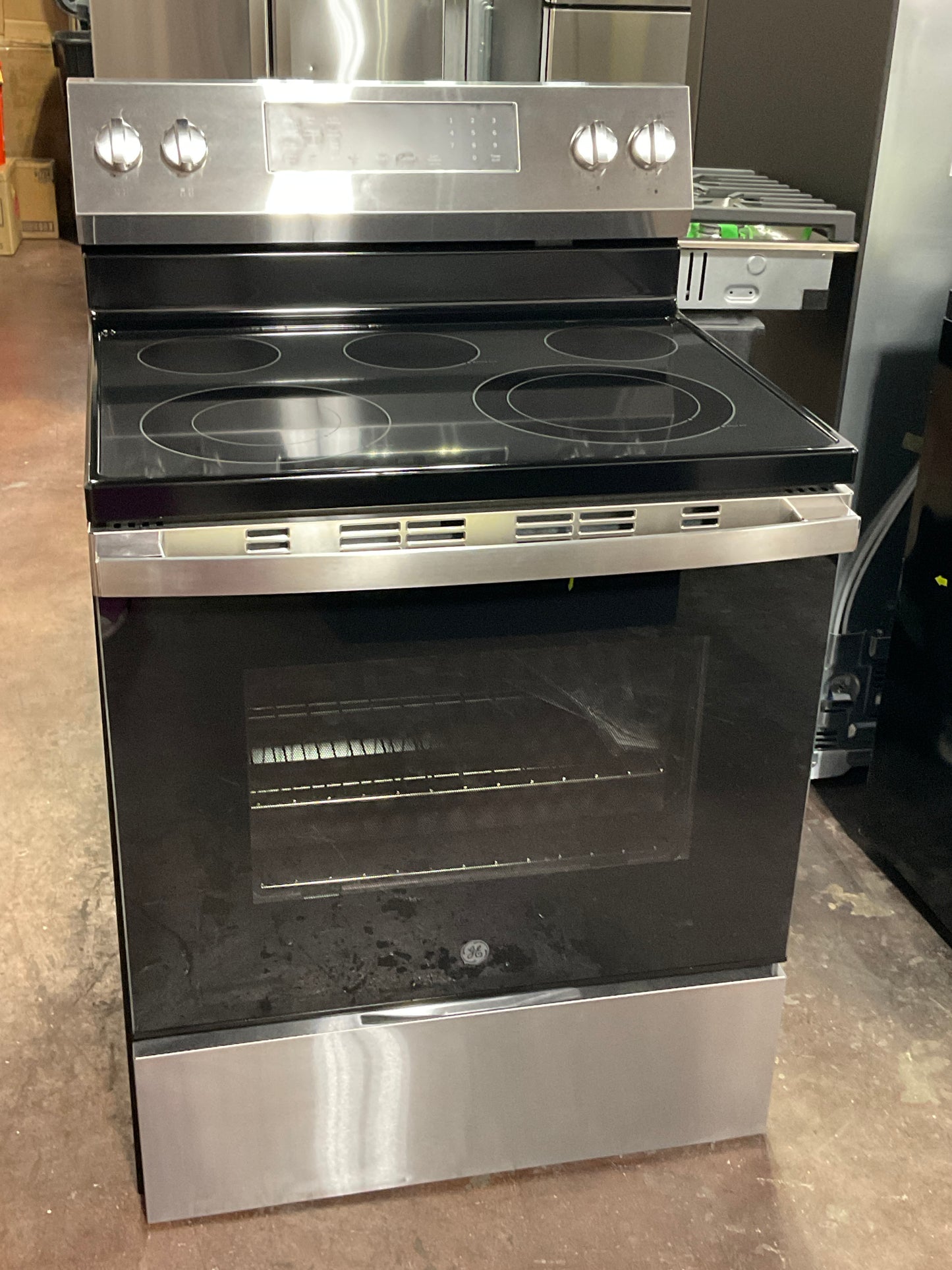 Front view, oven-door closed