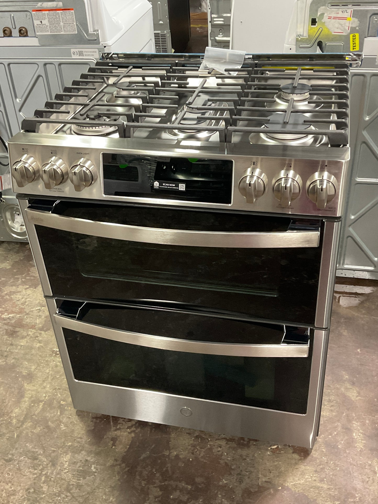 Front view, oven-door closed