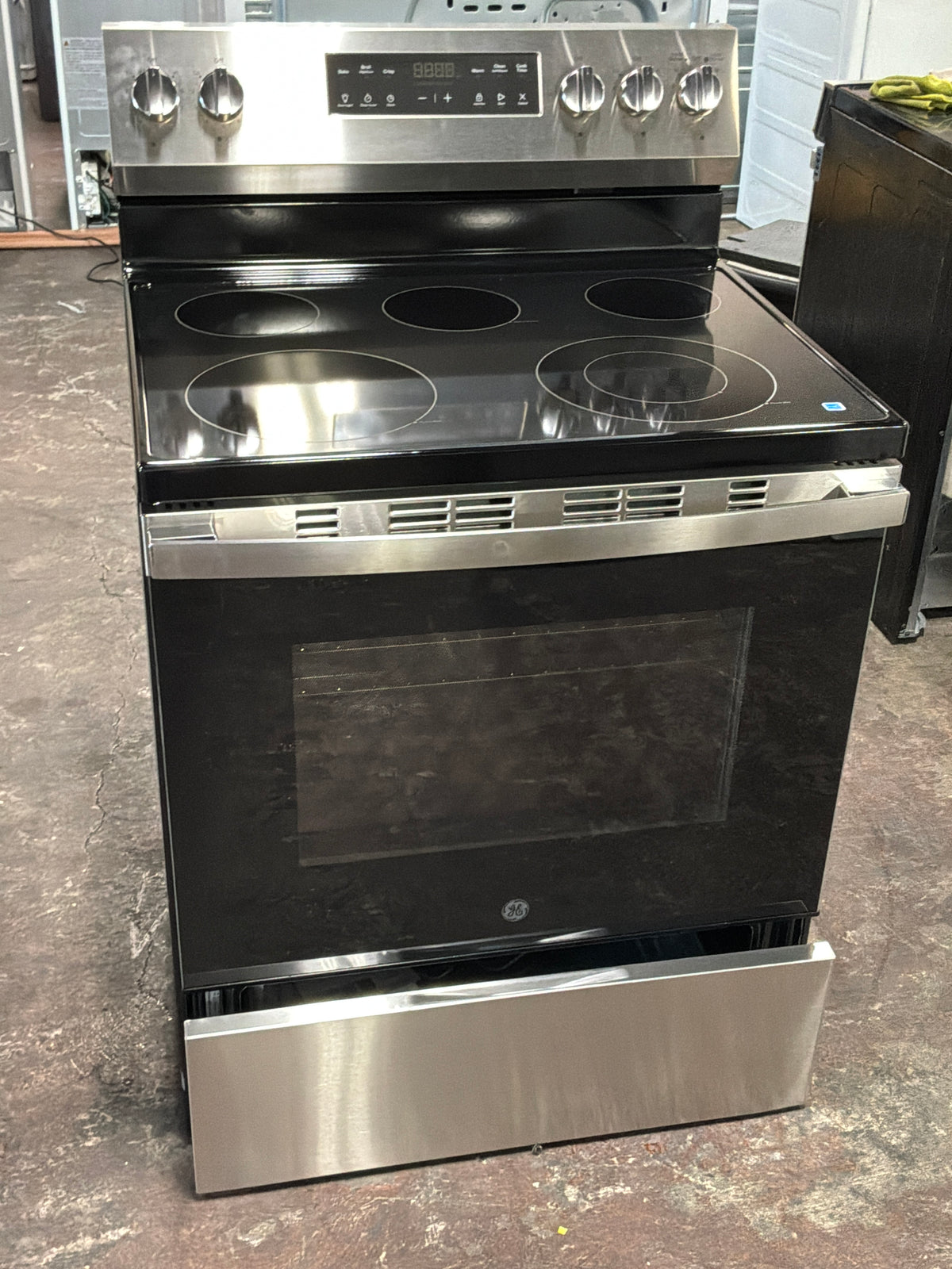 Front view, oven-door closed