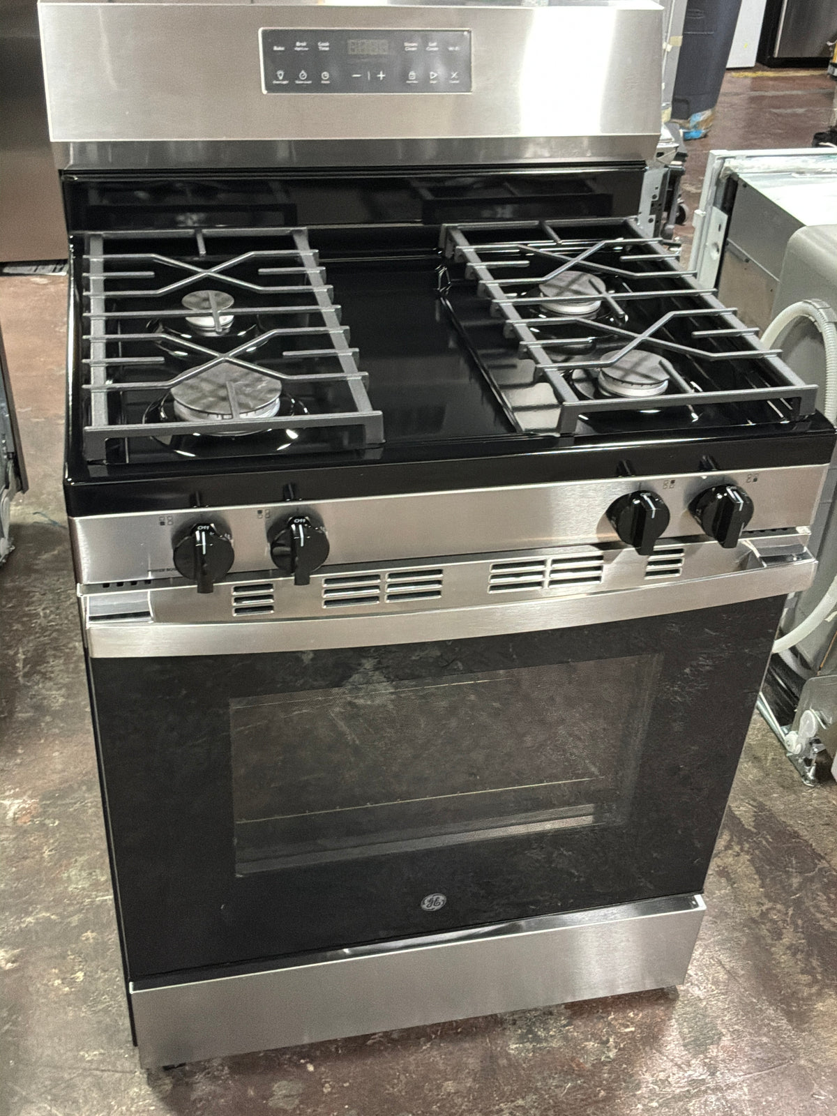 Front view, oven-door closed