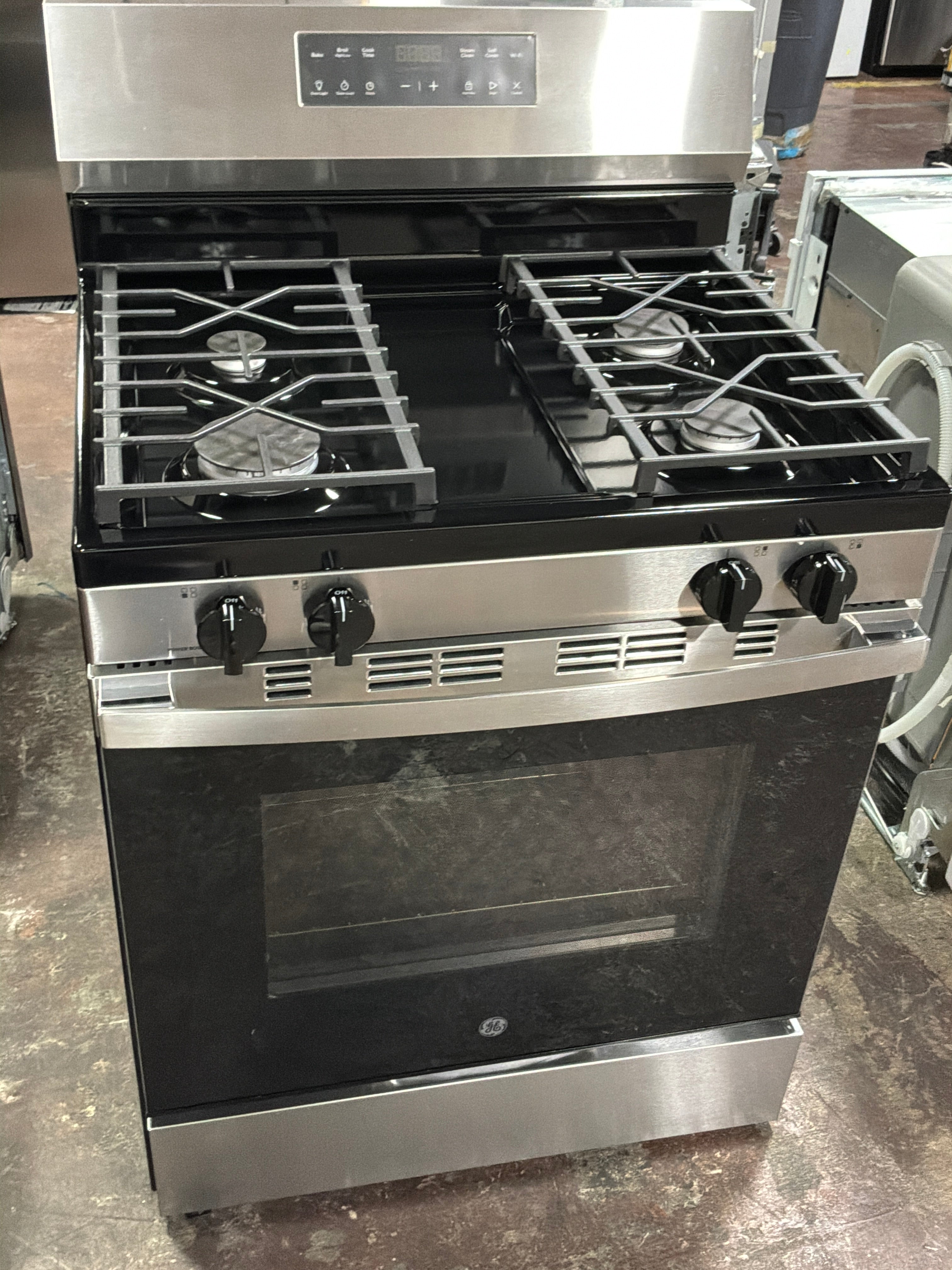 Front view, oven-door closed
