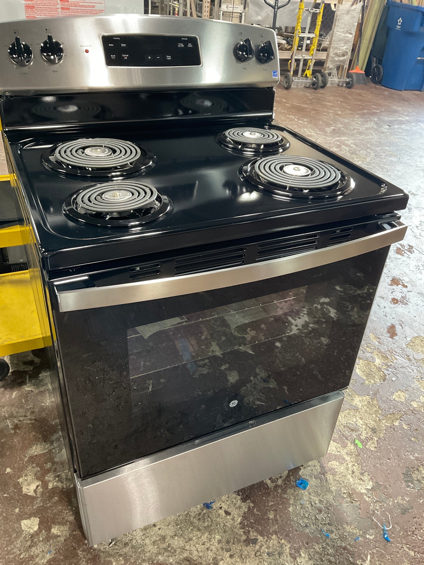 Front view, oven-door closed