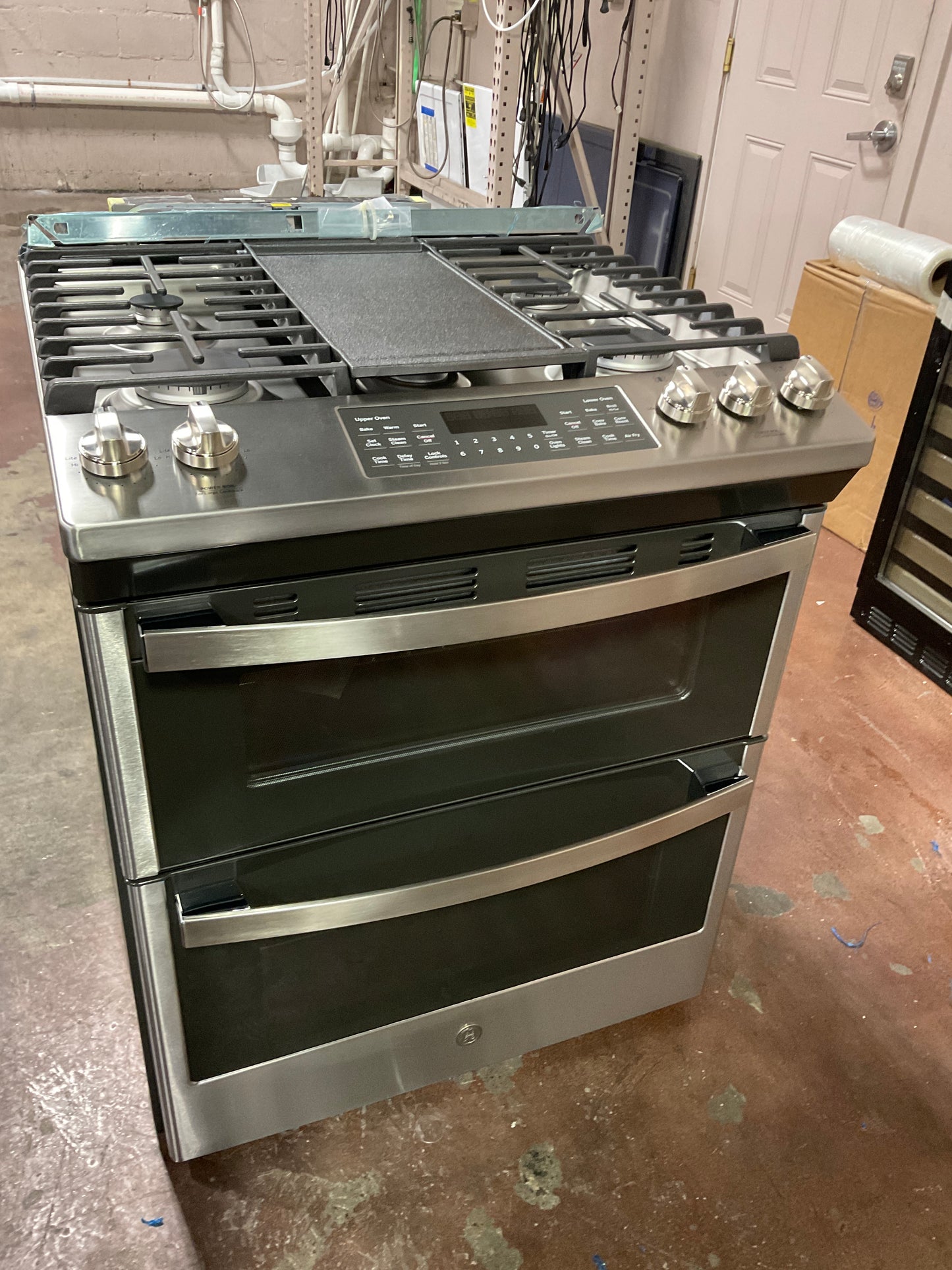 Front view, oven-door closed