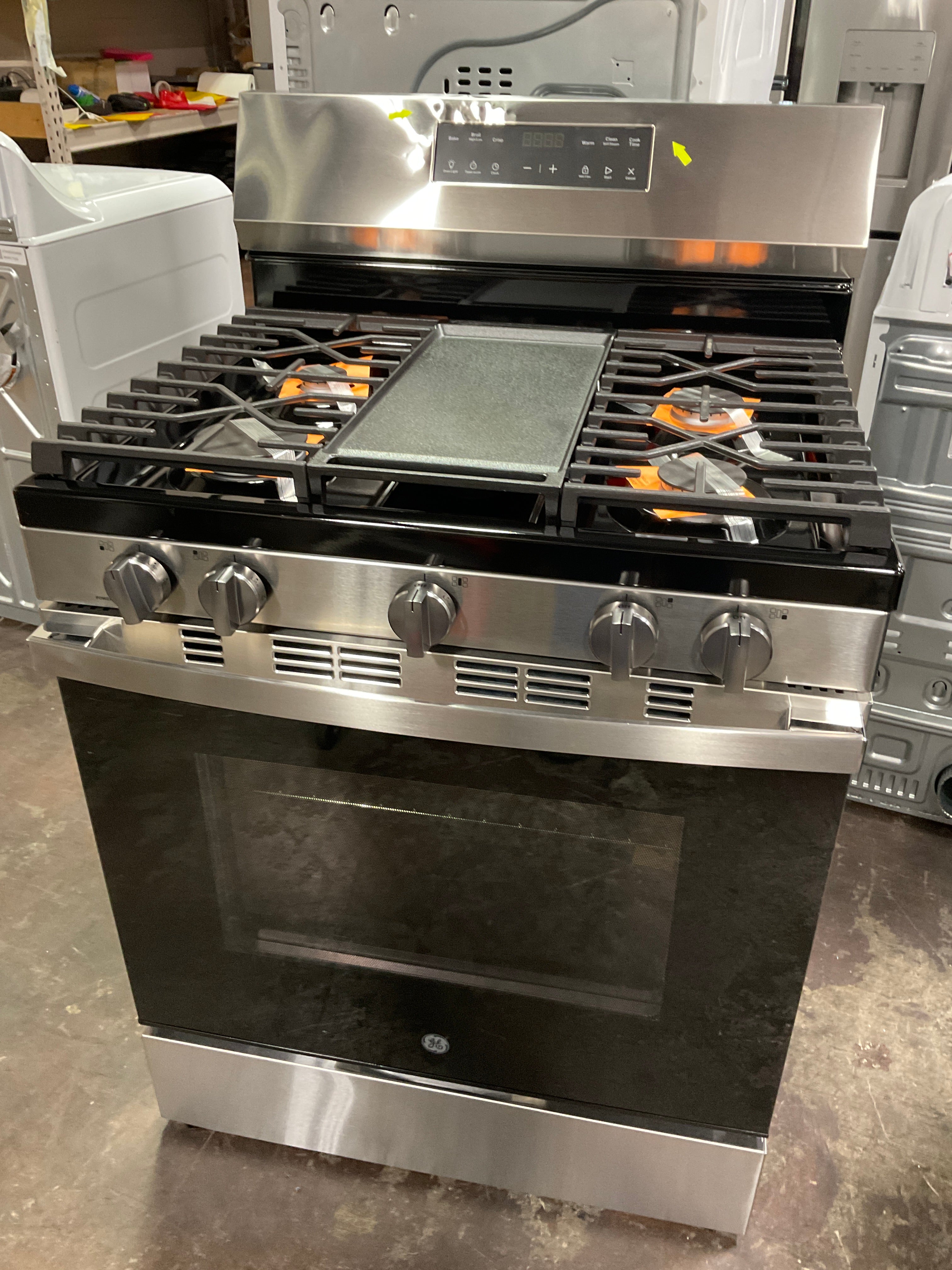 Front view, oven-door closed