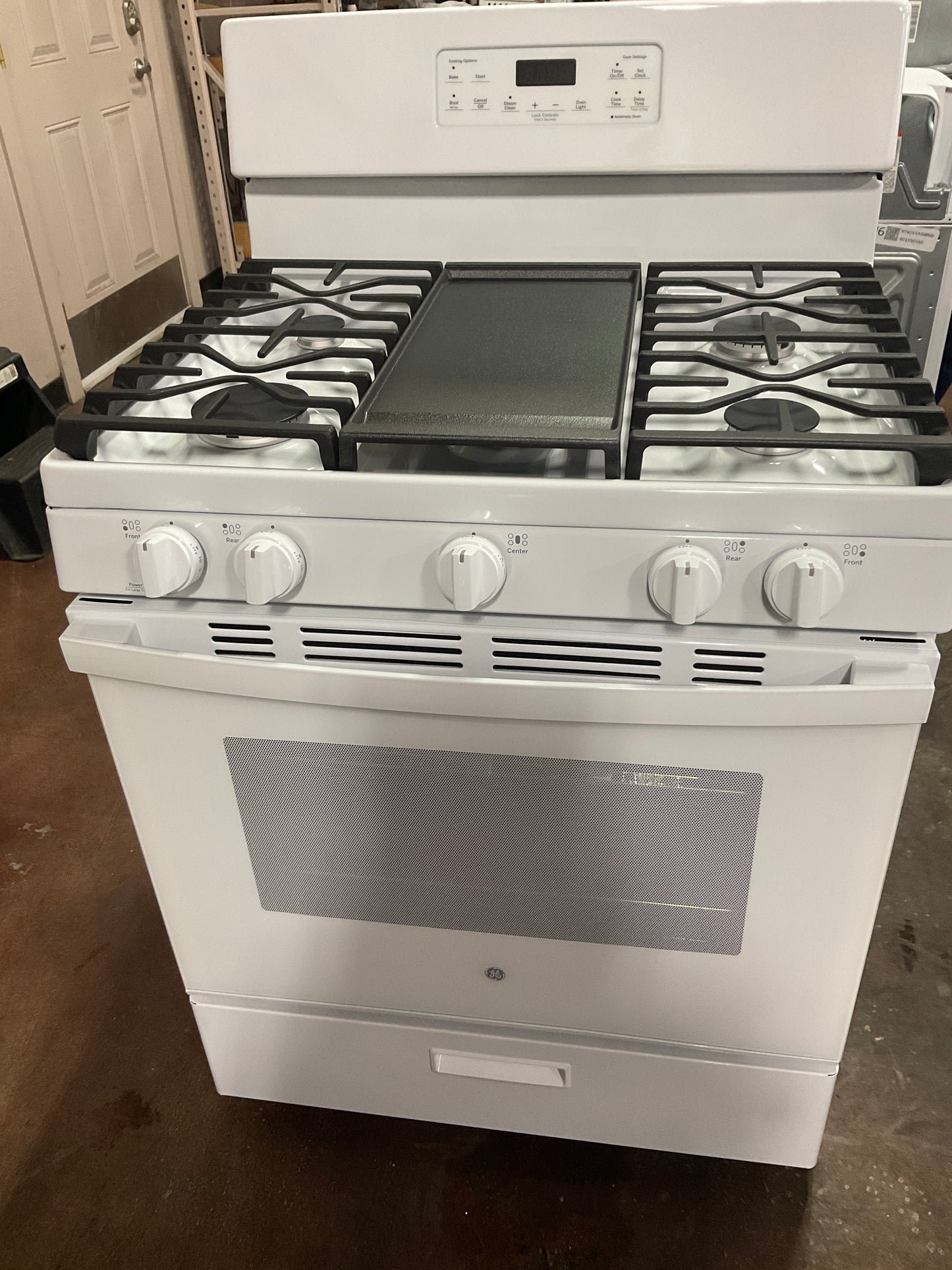 Front view, oven-door closed